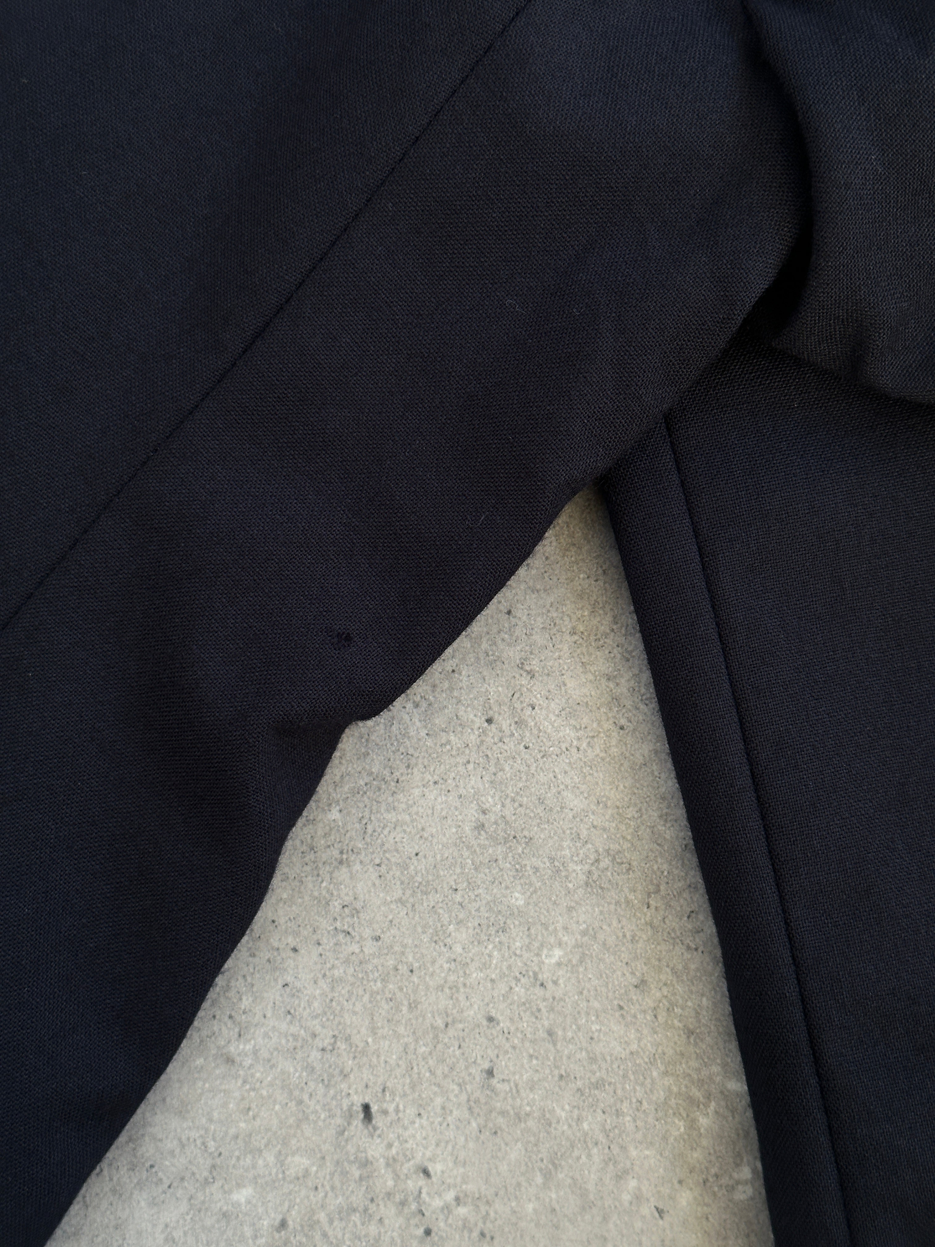 Christian Dior Monsieur 1980s pure wool single-breasted blazer in size 42S/L, tailored fit with classic lapel and button details.