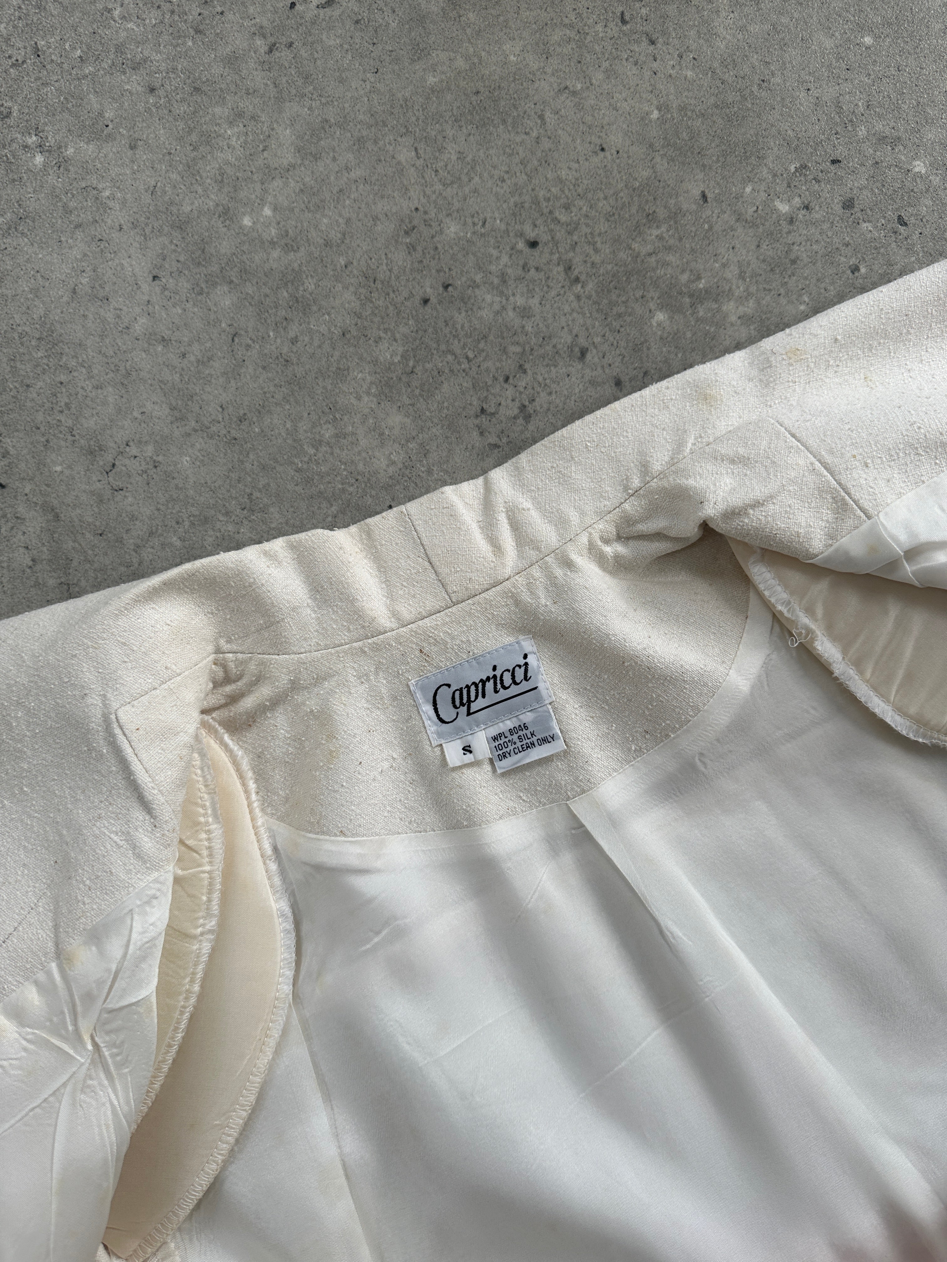 Vintage pure silk minimal blazer in S/M, showcasing sleek design and elegant fit in a classic blazer style.