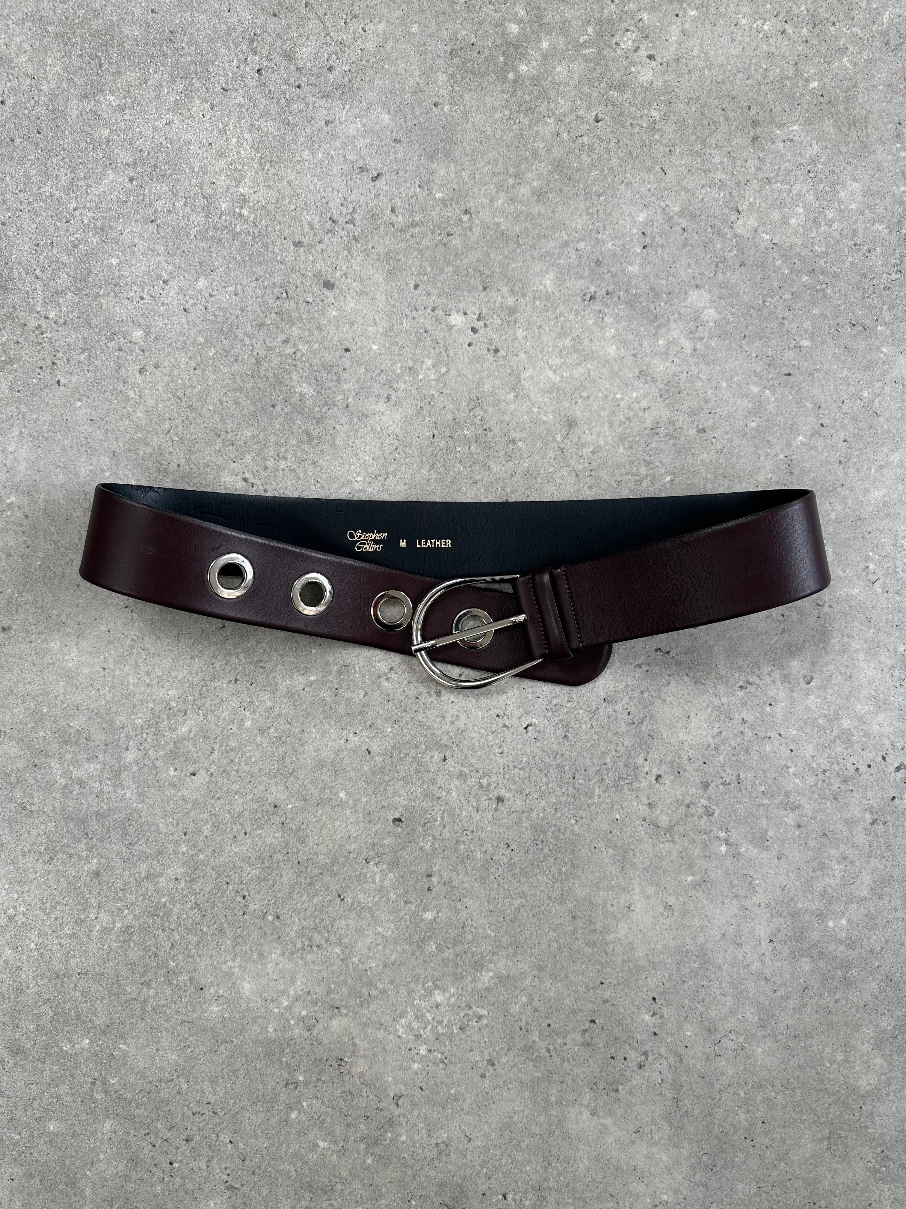 Vintage 1990s eyelet leather belt with adjustable W28-34, featuring metal eyelets and classic vintage style.