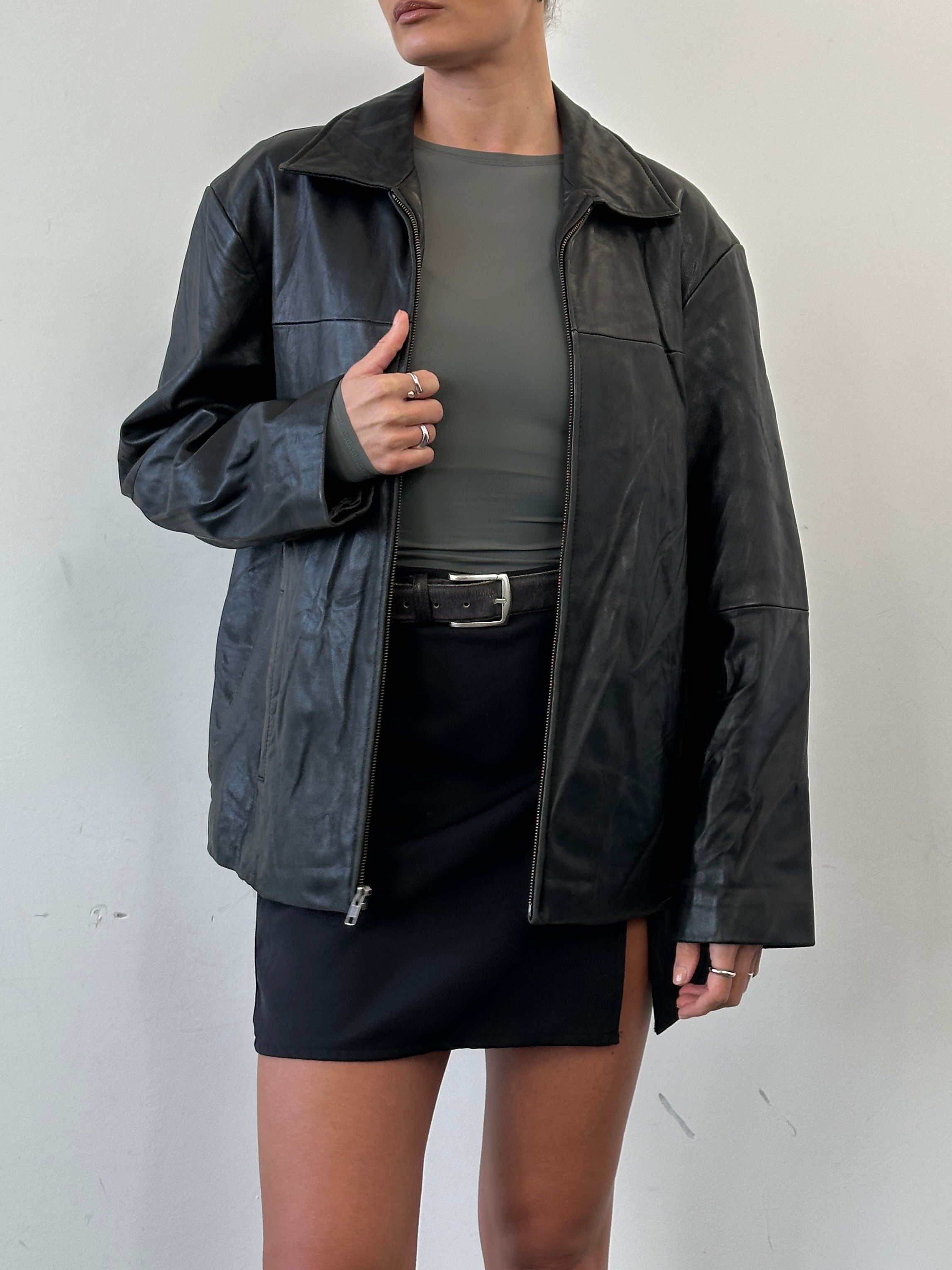 Vintage minimal leather jacket in size M/L, stylish and classic with clean design, featuring smooth leather and modern fitted silhouette.