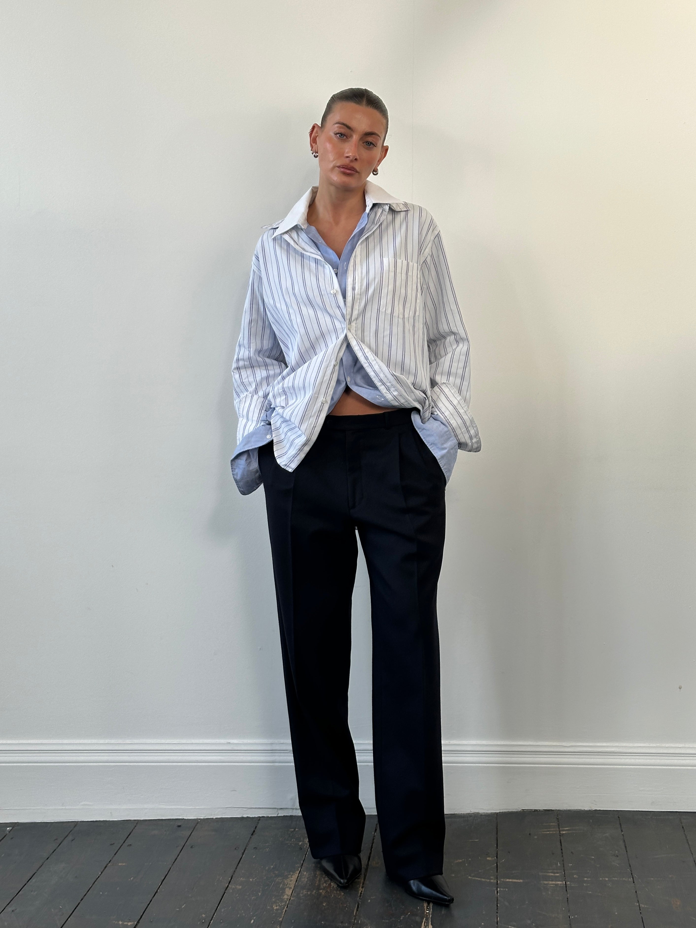 Italian vintage 1990s pure wool high-waisted pleated tailored trousers, size W32, in classic neutral tones.