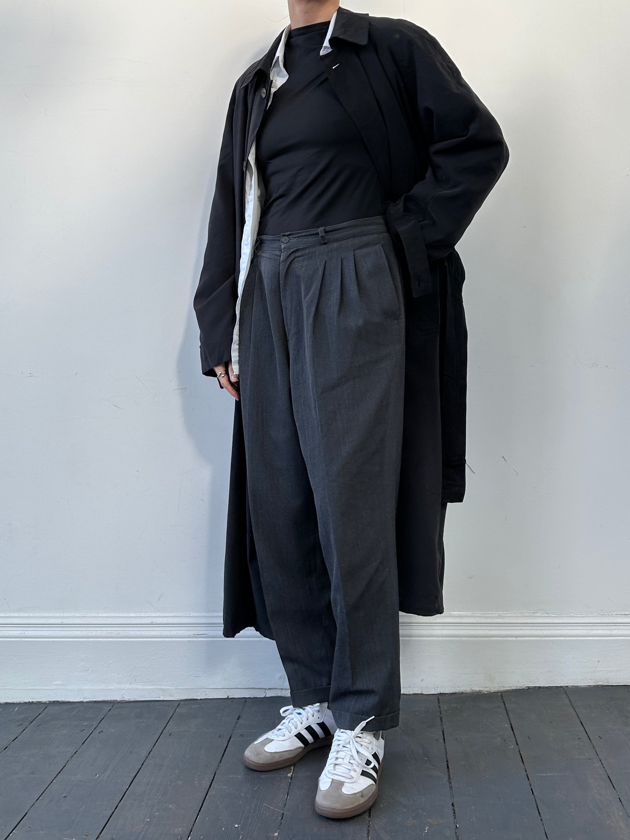 Lacoste wool pleated balloon leg logo trousers in size W30, featuring a stylish design and signature Lacoste branding.
