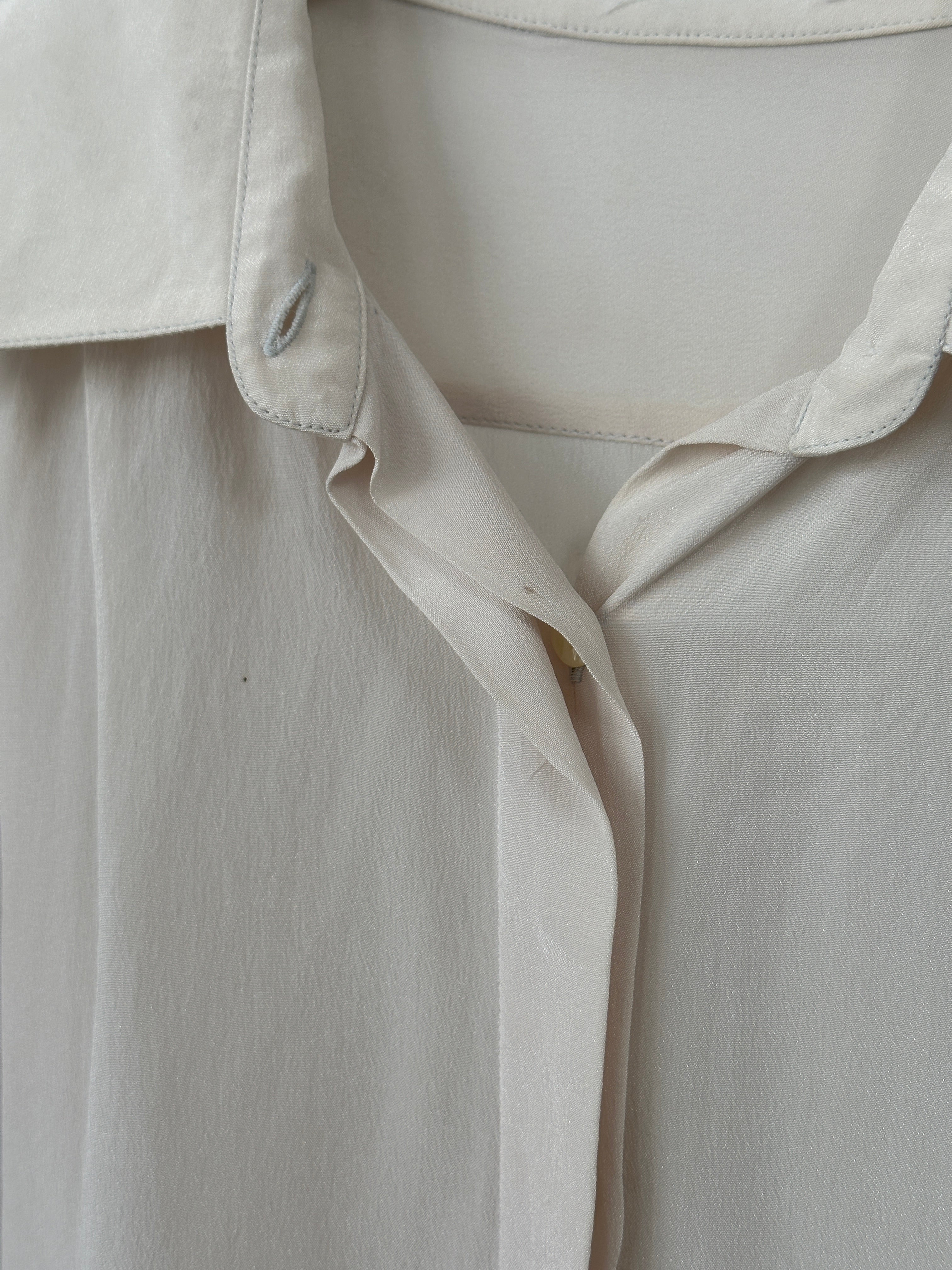 Vintage Italian vintage silk pleated shirt with concealed placket, size M, showcasing elegant fabric and classic design.