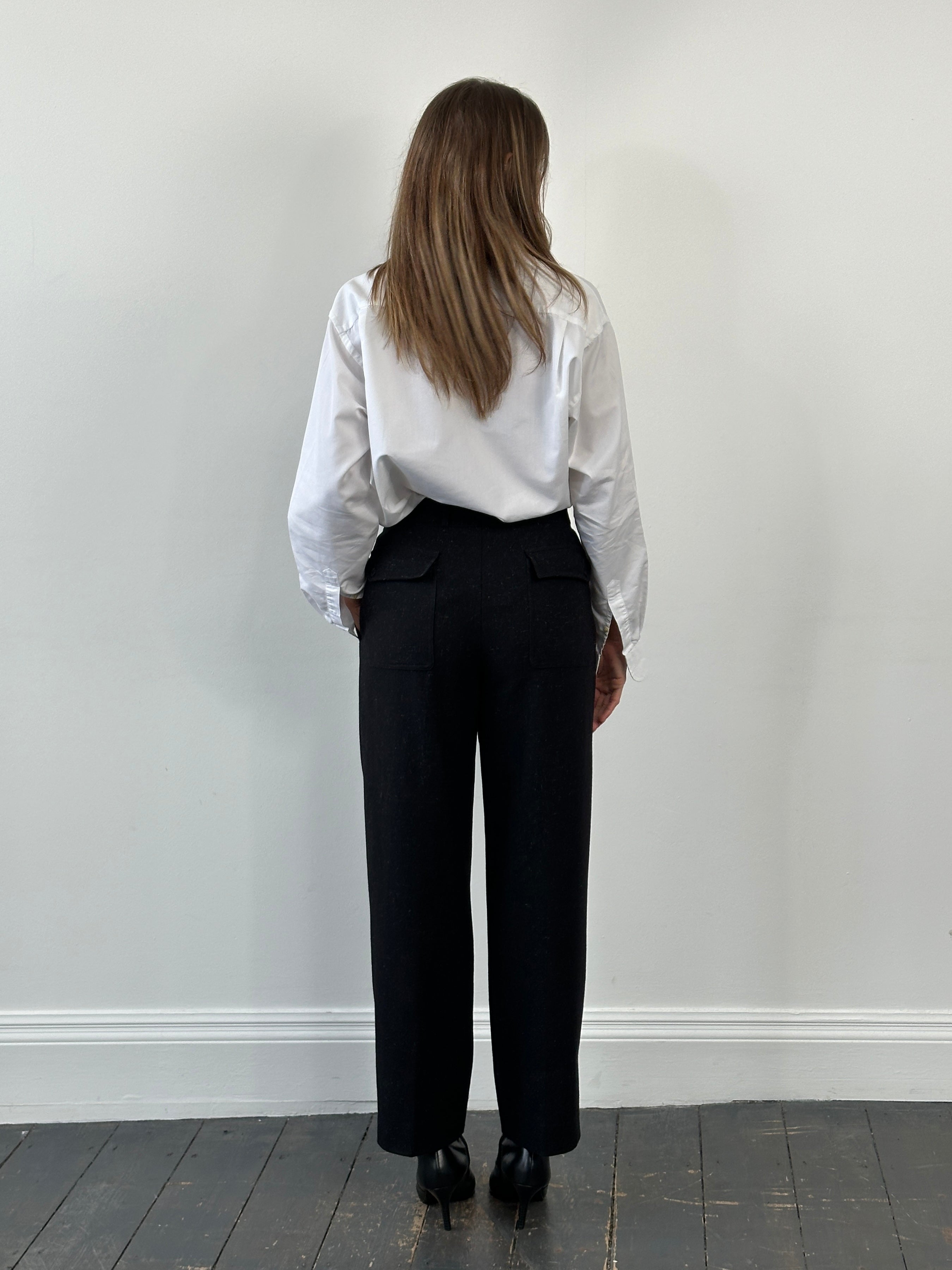Italian vintage 1990s wool tailored pleated trousers in size W26, showcasing classic design and craftsmanship.