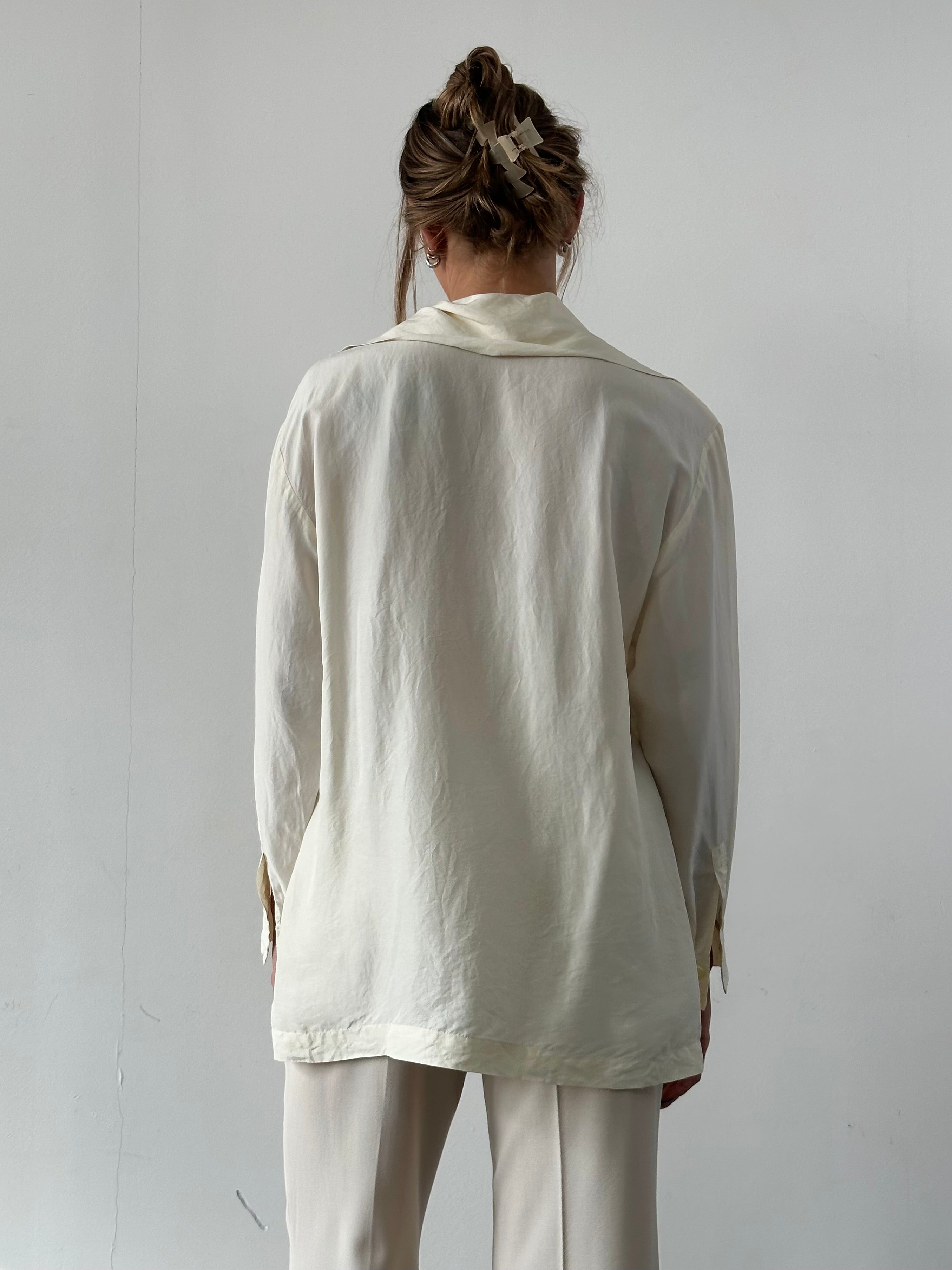 Vintage pure silk side split shirt in XL, featuring a soft, flowing fabric and a stylish side slit.