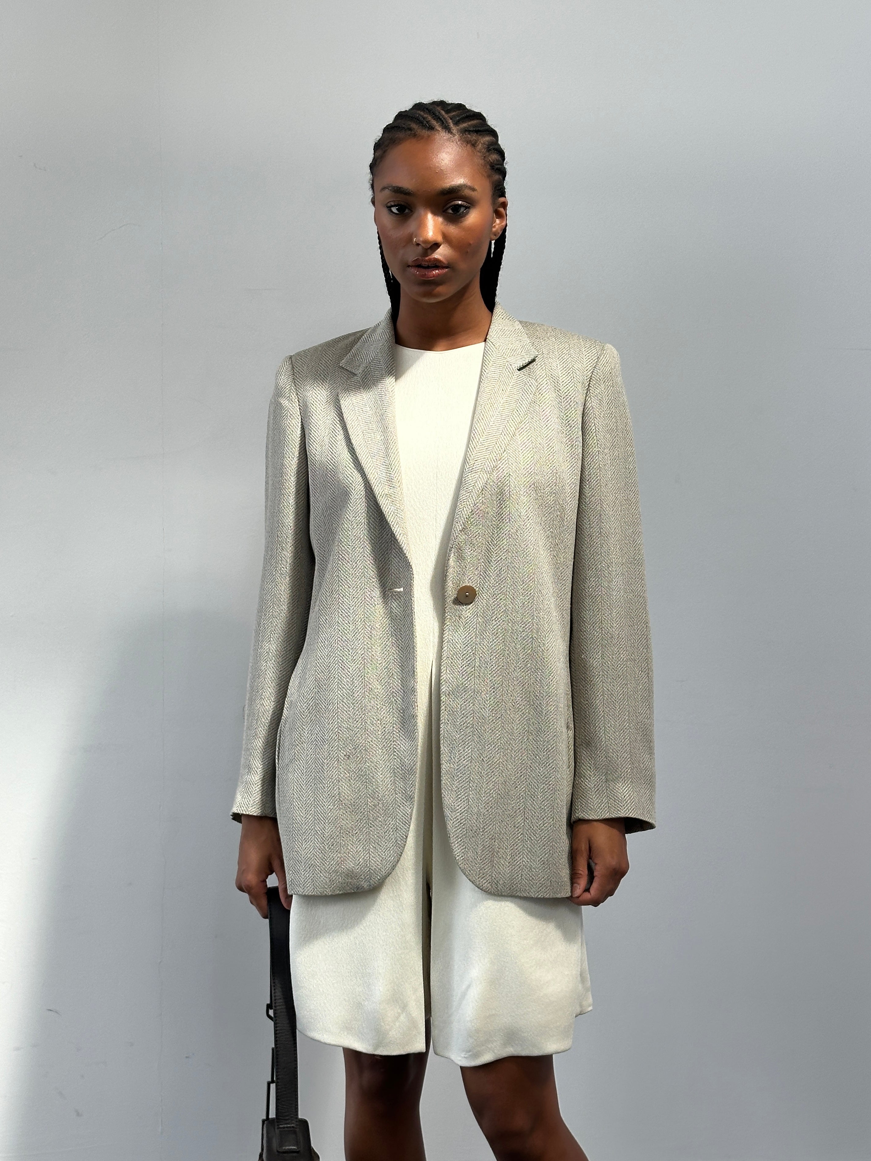 Max Mara relaxed single-button herringbone blazer in size S/M, tailored fit with notch lapel and classic pattern.