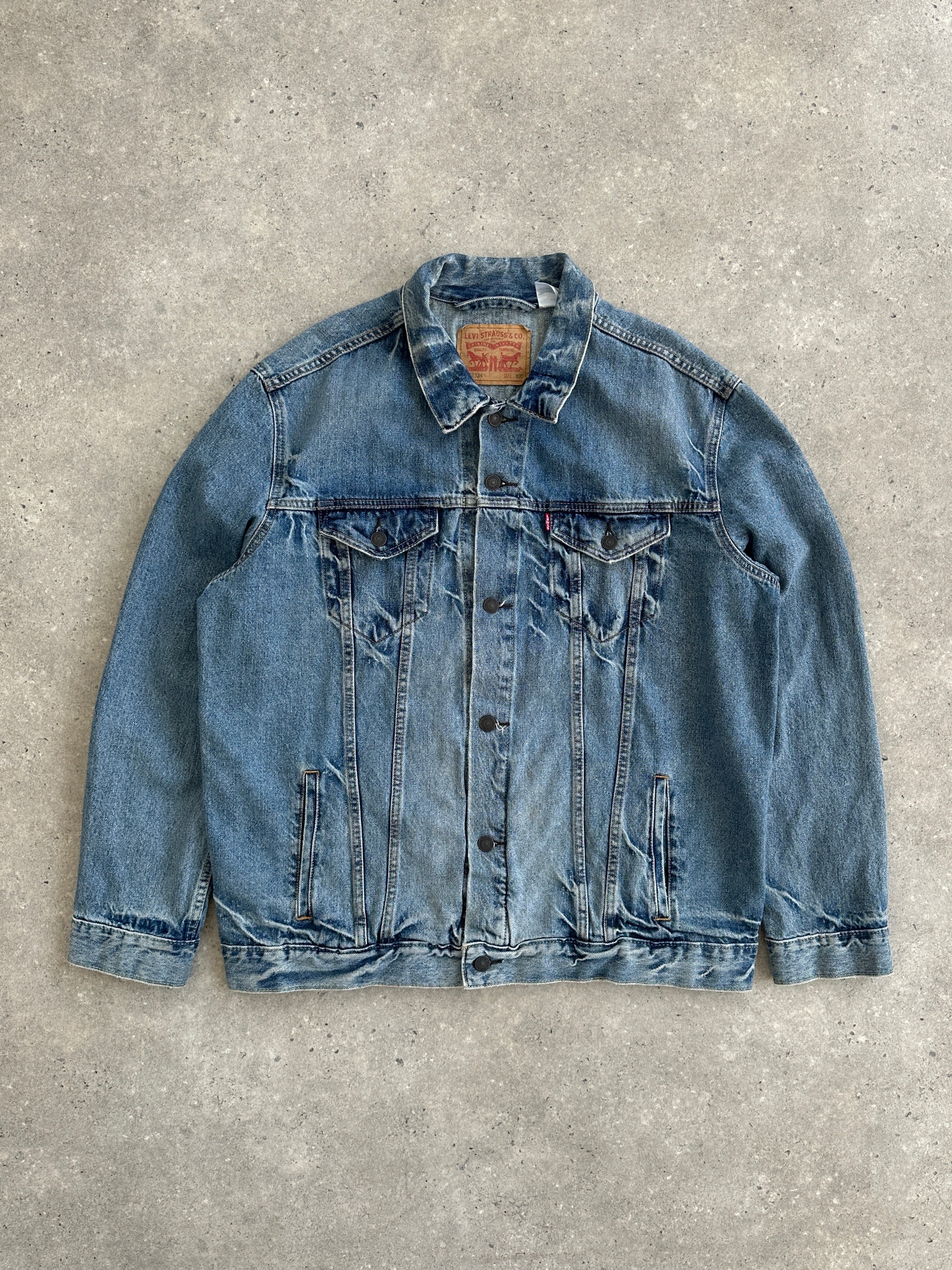 Levi’s 2000s light wash denim jacket in XL size, featuring classic design and visible stitching on the front.