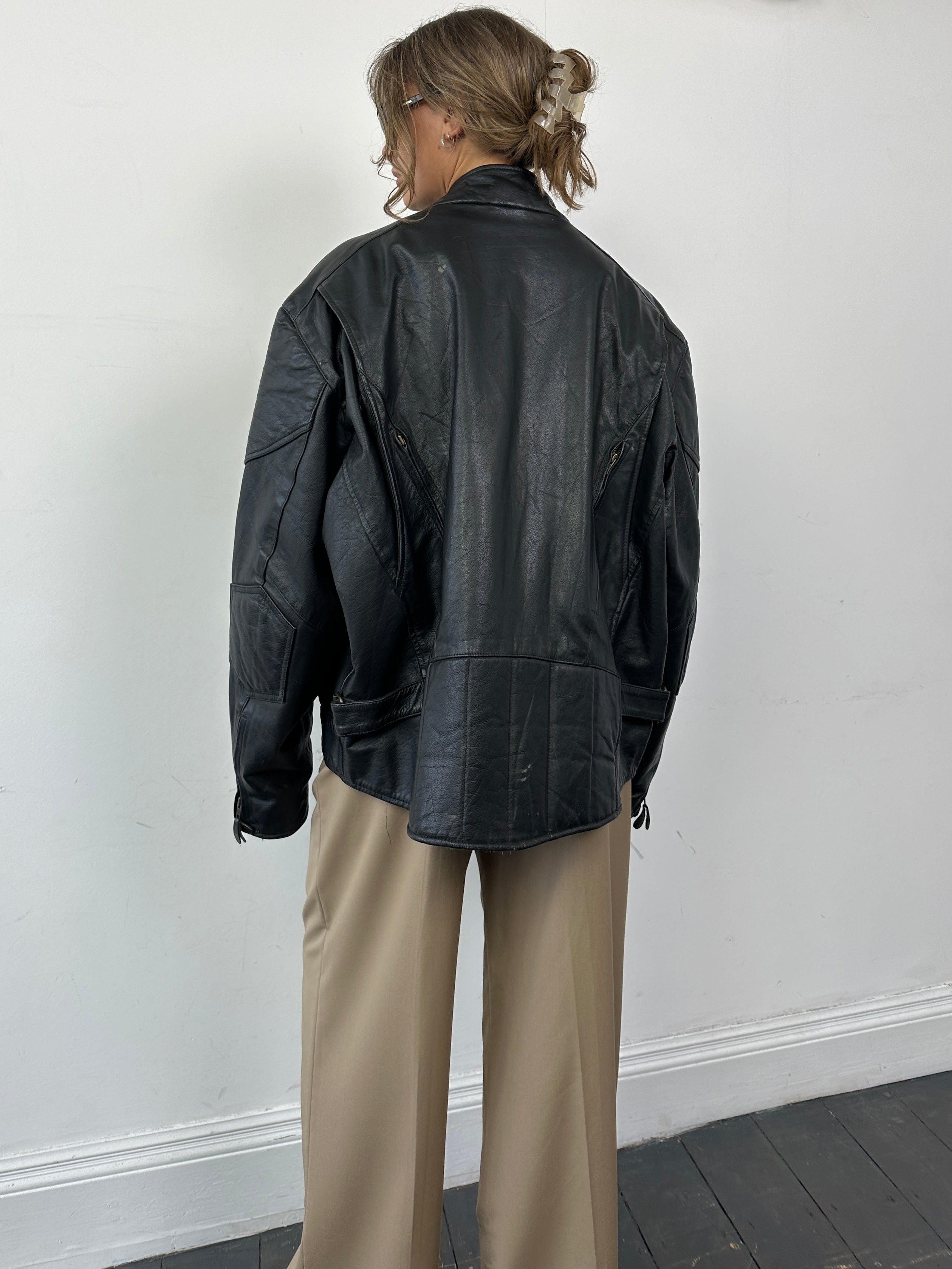 Vintage leather motorcycle jacket in size XL with classic design and detailed stitching, perfect for motorcycle enthusiasts.