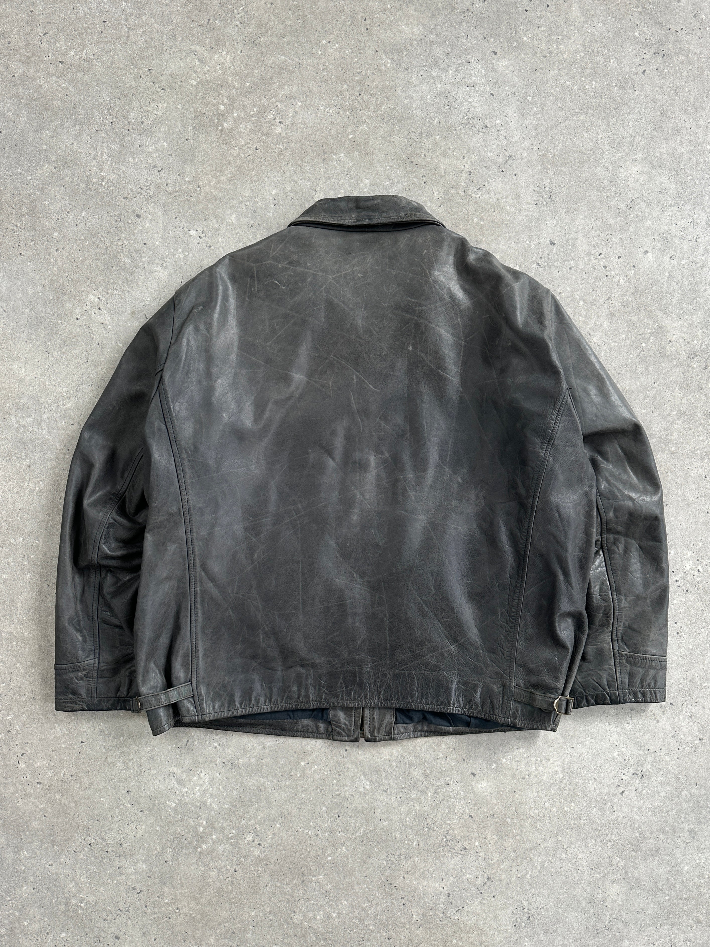 Vintage 1990s boxy leather jacket in aged brown leather, size large/extra large, vintage style with classic collar and front pockets.