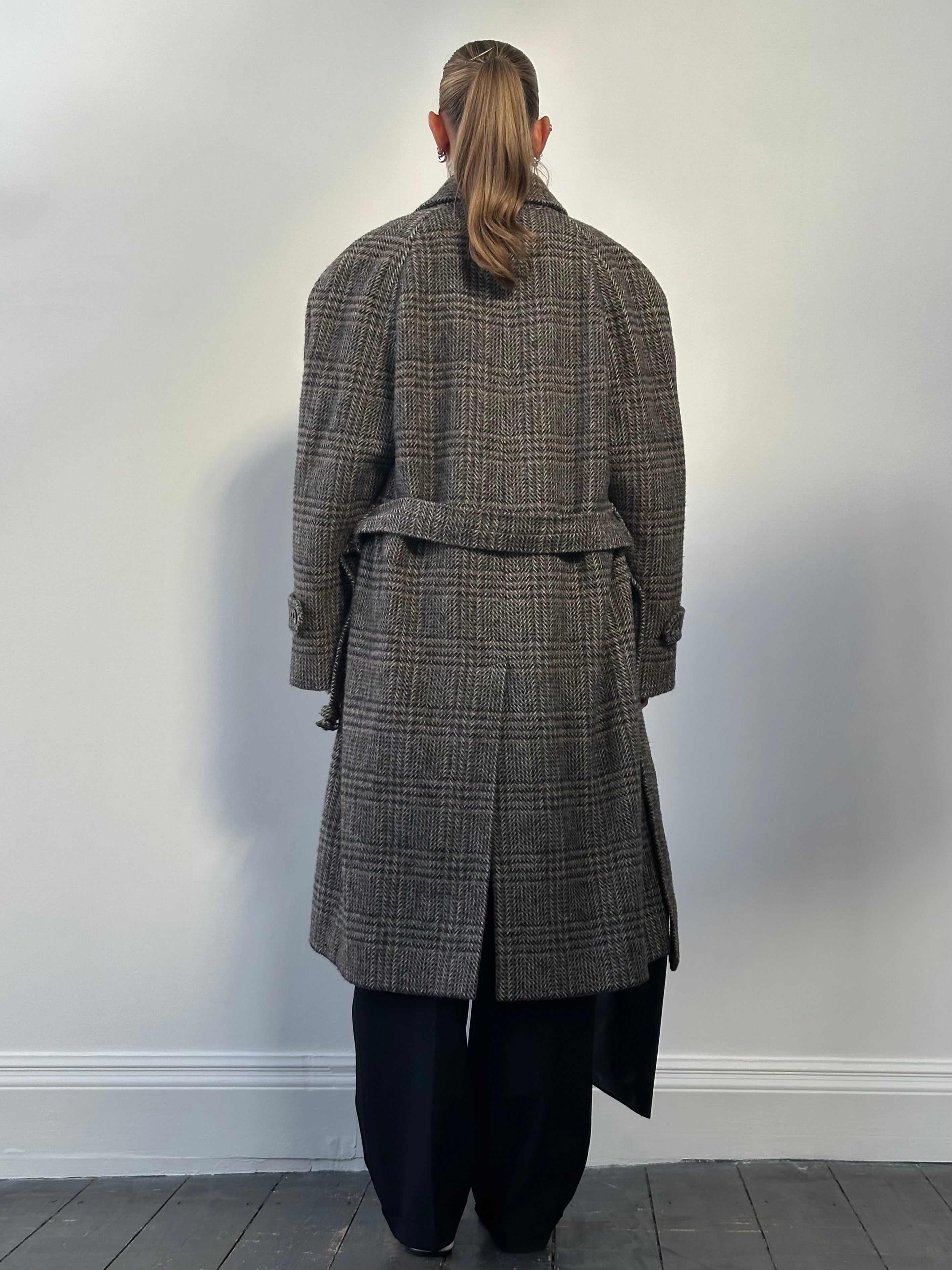 Vintage wool check belted coat in XL/XXL, featuring a classic pattern and tailored design for a timeless winter look.