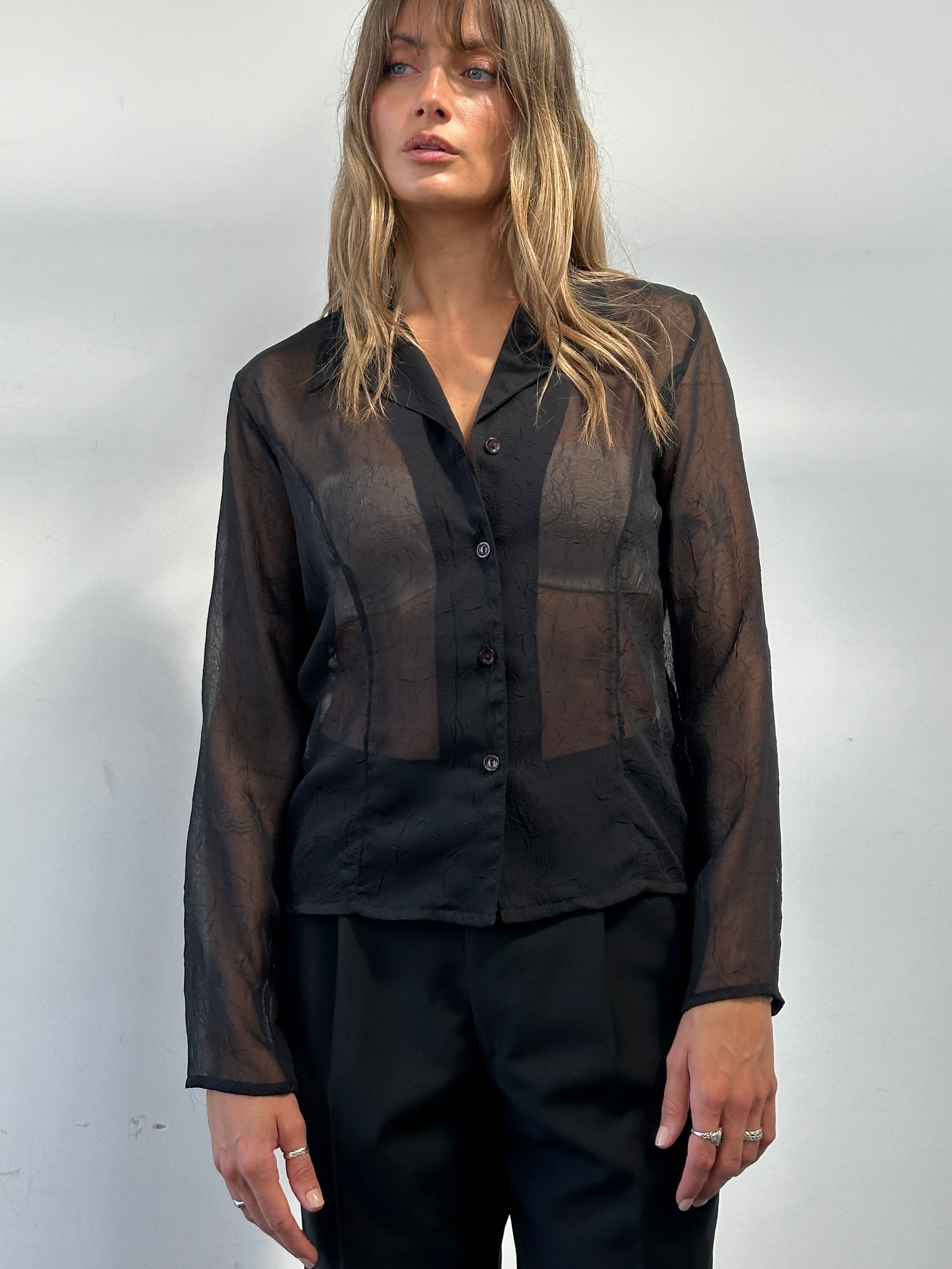 Italian Vintage sheer crinkle fitted shirt in size small, lightweight and textured fabric, classic vintage style.