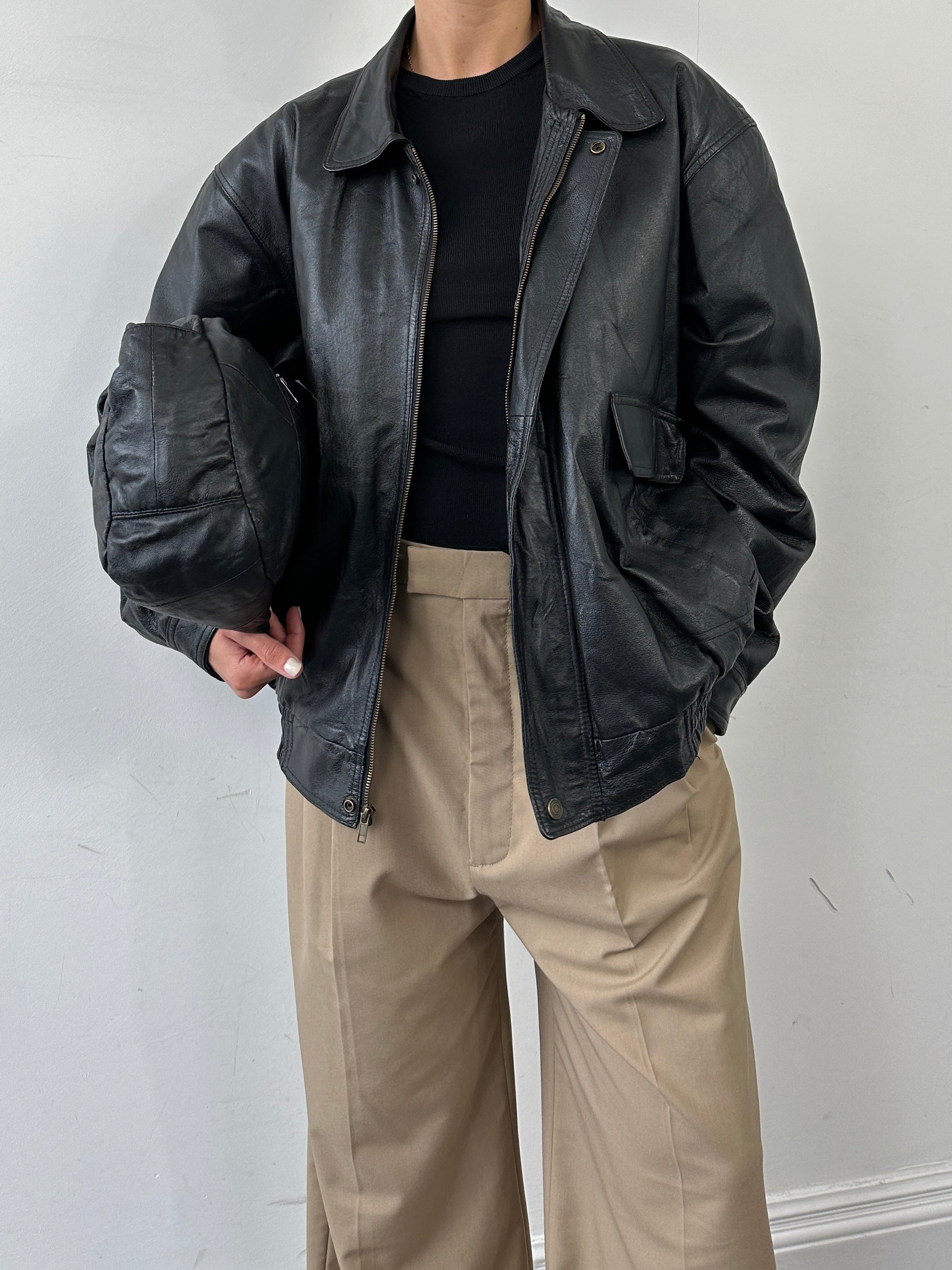 Vintage leather bomber jacket in size XL, featuring classic design, smooth leather texture, and ribbed collar and cuffs.