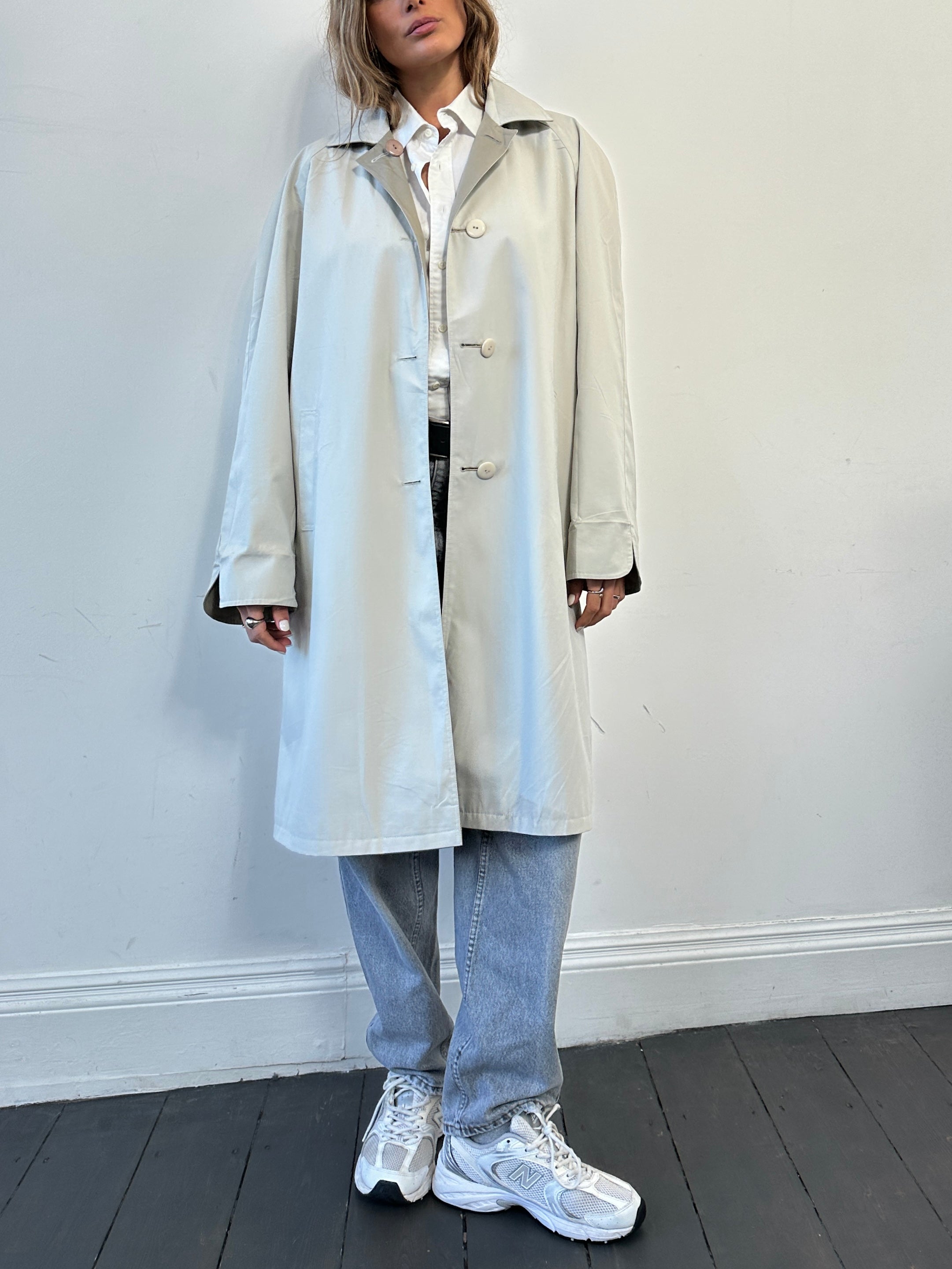 Vintage reversible water-resistant trench coat in size L/XL, showcasing classic design with durable, weatherproof fabric.
