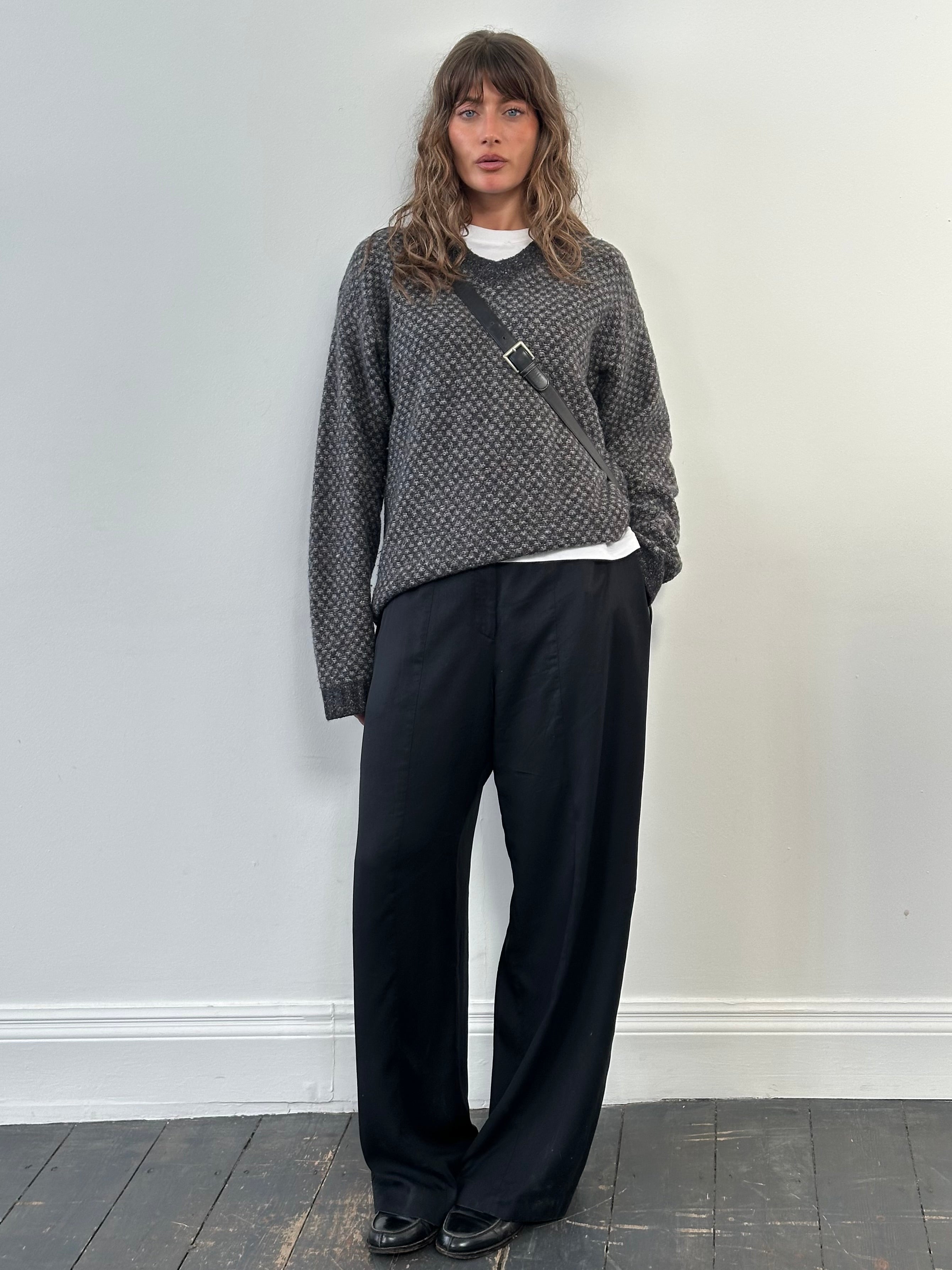 Vintage Italian 1990s V-neck wool silk knitted jumper in XL, showcasing the soft knit fabric and classic design.