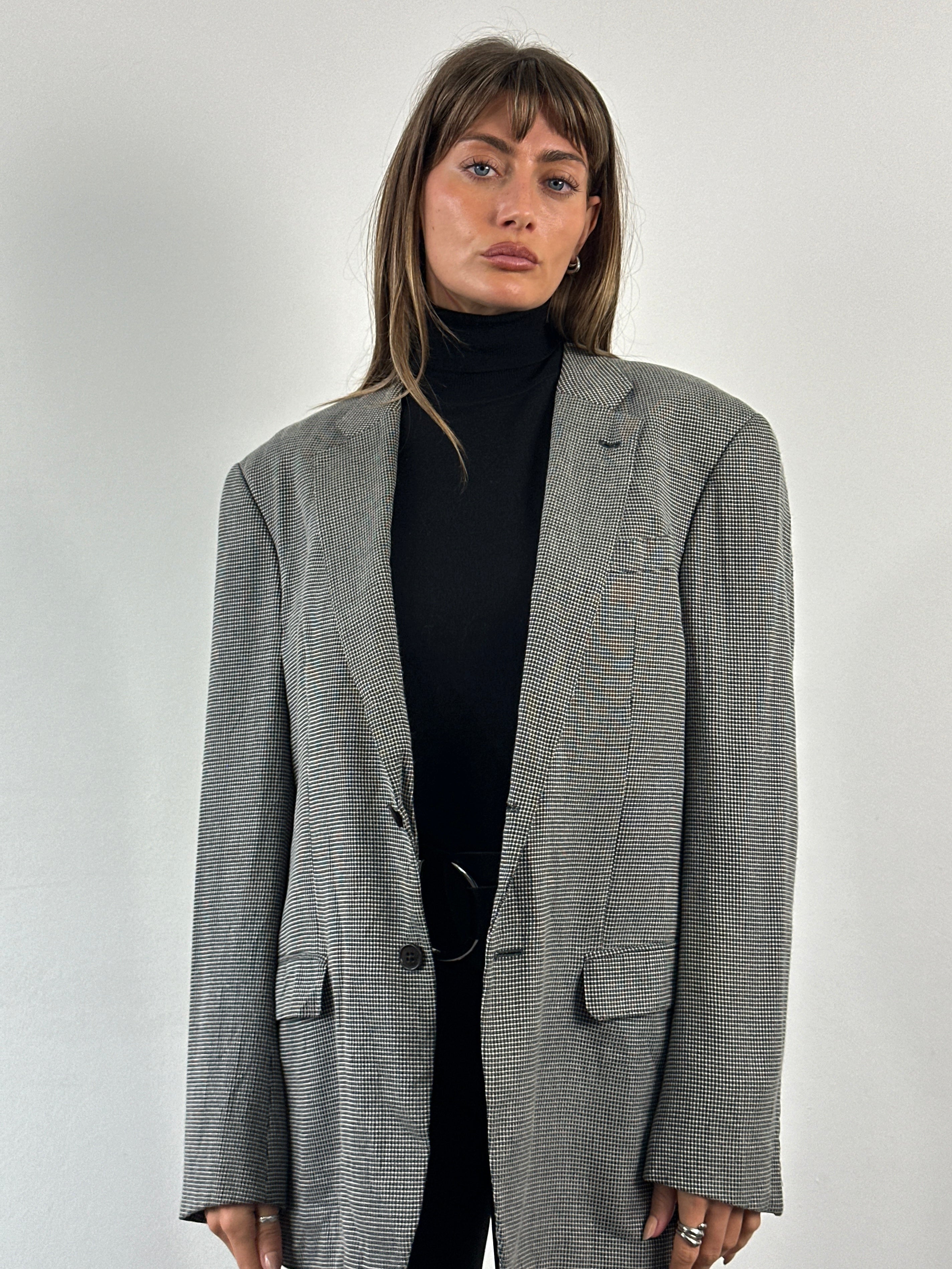 Armani Collezioni 2000s wool single-breasted blazer in size 42R/XL, dark tailored blazer with notch lapel and structured fit.