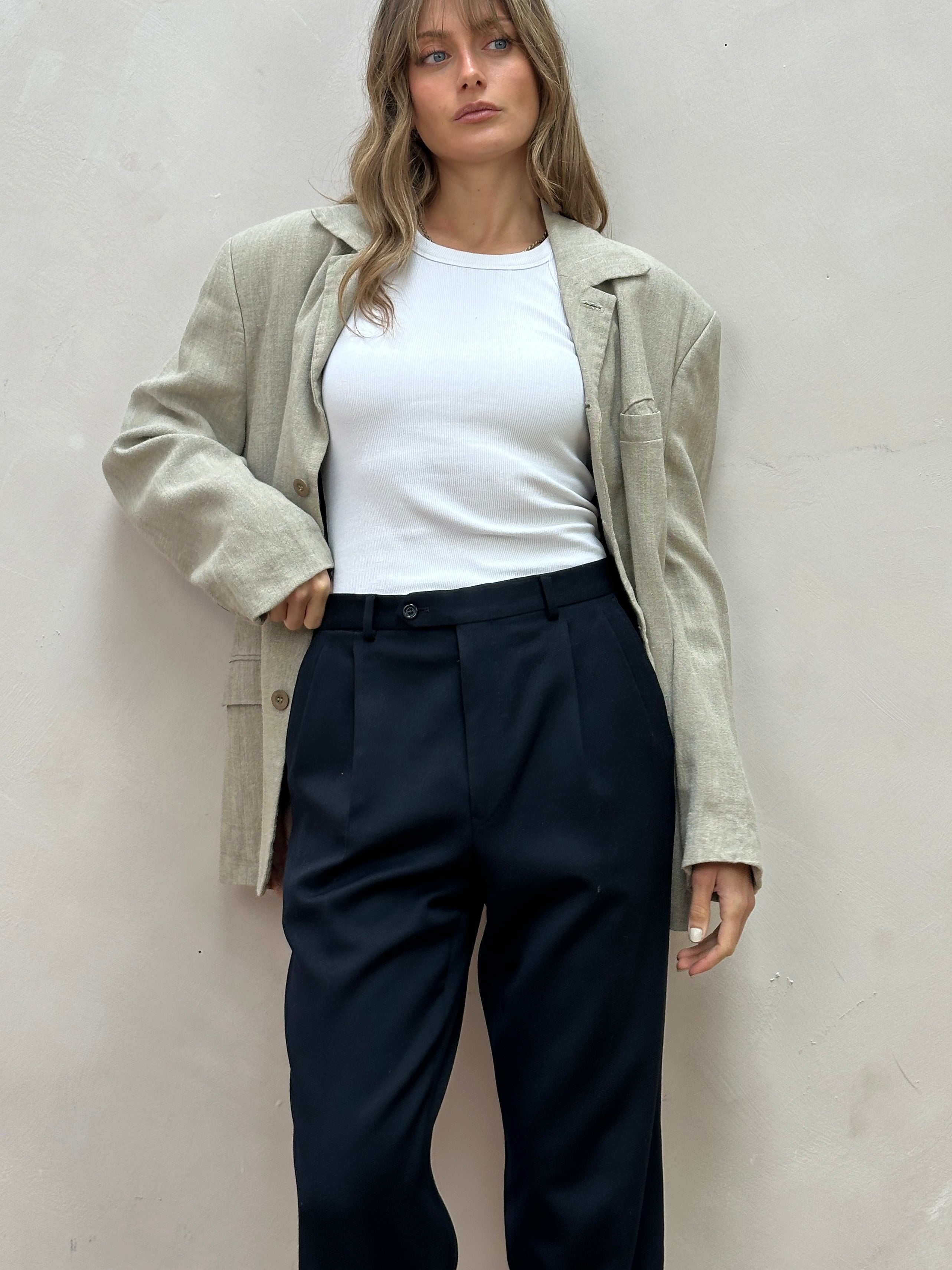 Vintage Italian high-waisted wool trousers with tailored fit, W34, featuring classic vintage style and precise tailoring.