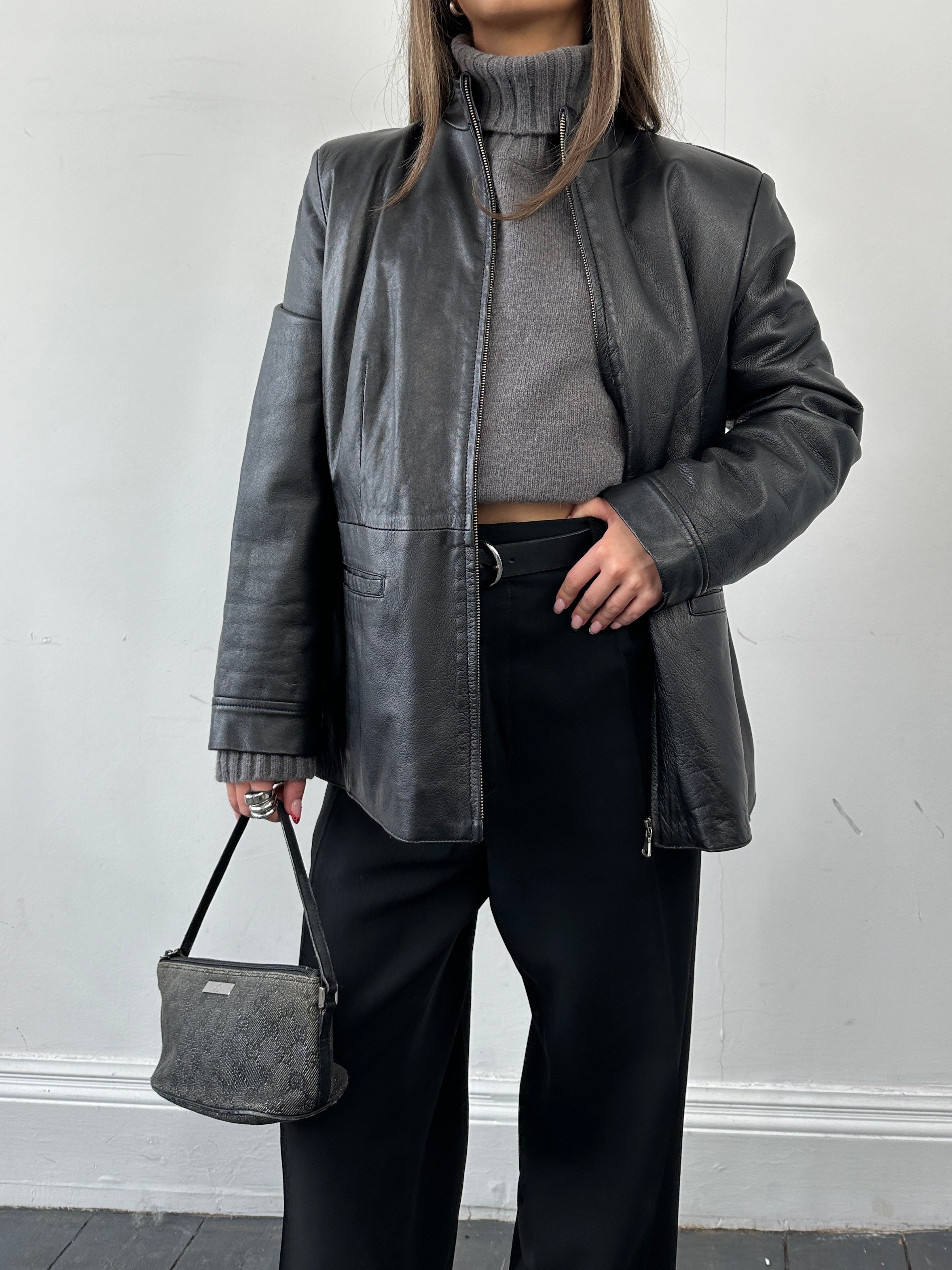 Italian Vintage Minimal Leather Jacket in XS/S, showcasing sleek design and high-quality leather with a classic vintage style.