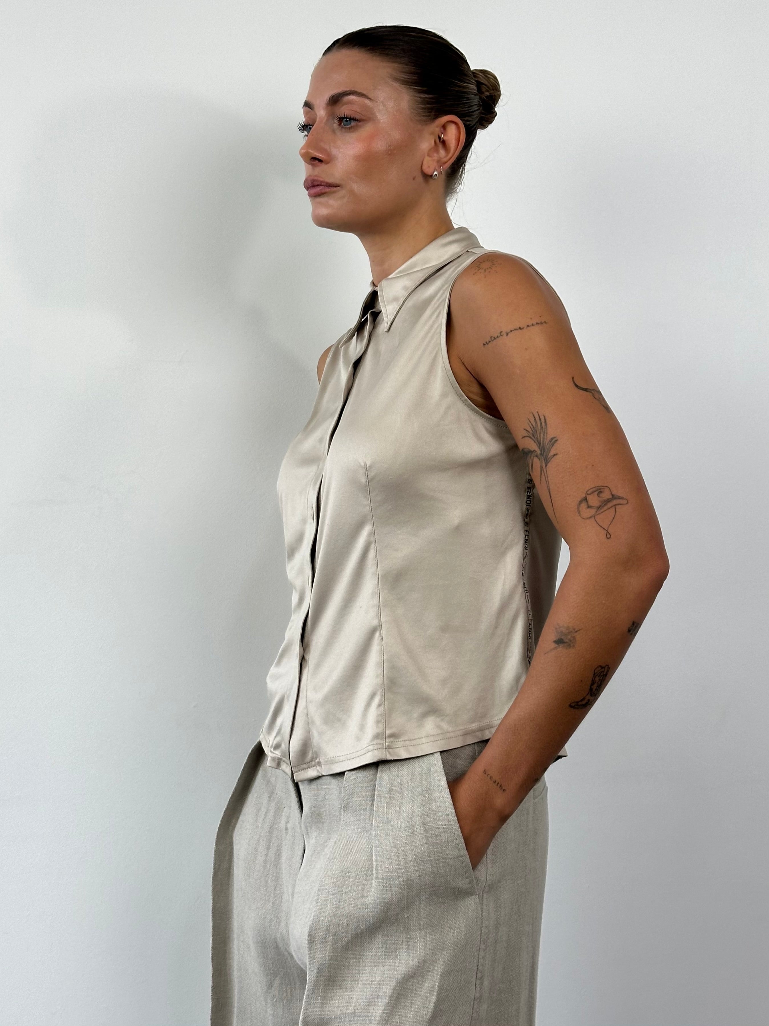Fendi sleeveless satin logo shirt in black, size M/L, featuring a sleek design with the iconic Fendi logo on the front.
