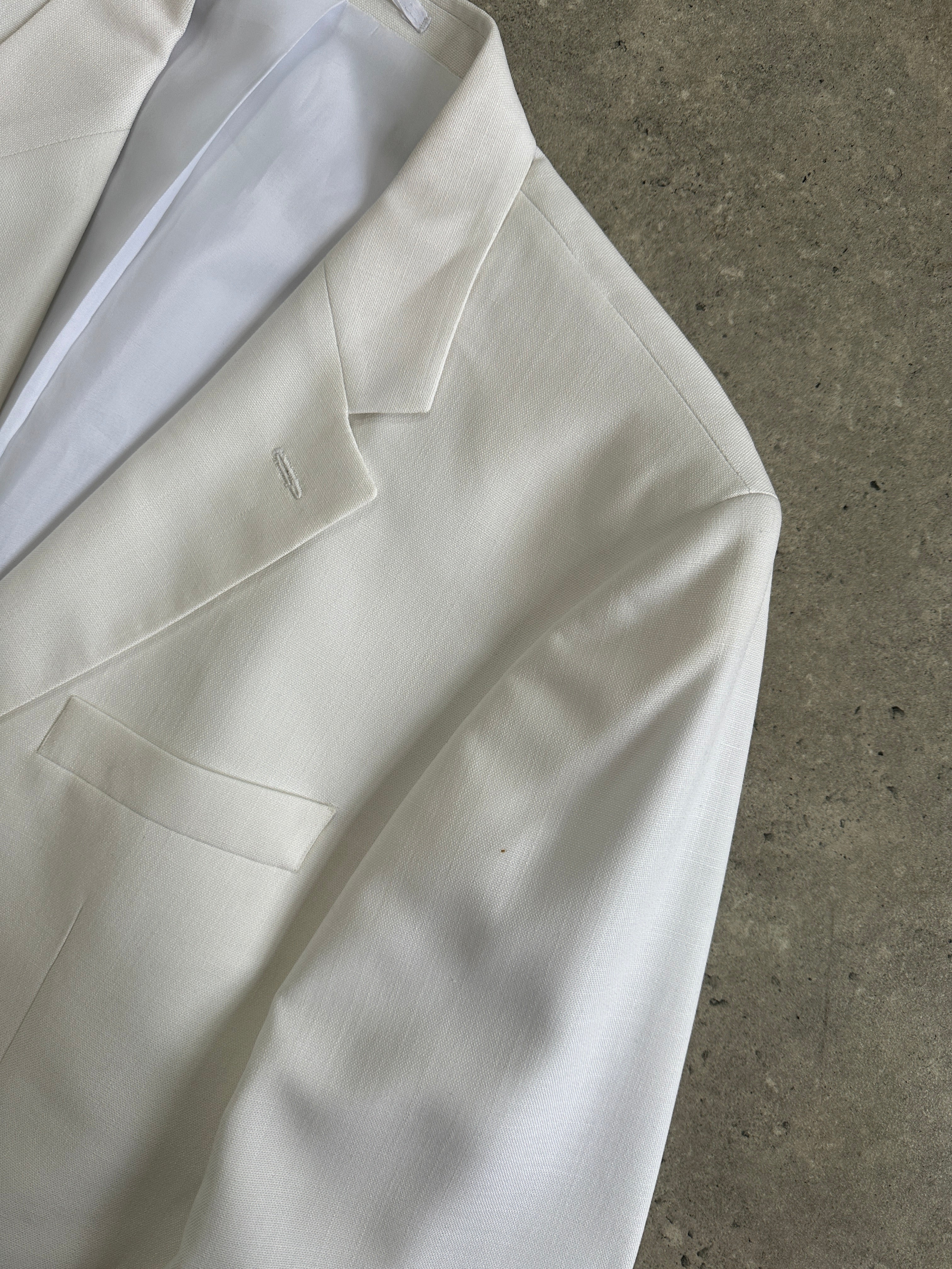Vintage modal single-breasted blazer in size 46R/XXL, featuring classic lapels and tailored fit, displayed on a hanger.