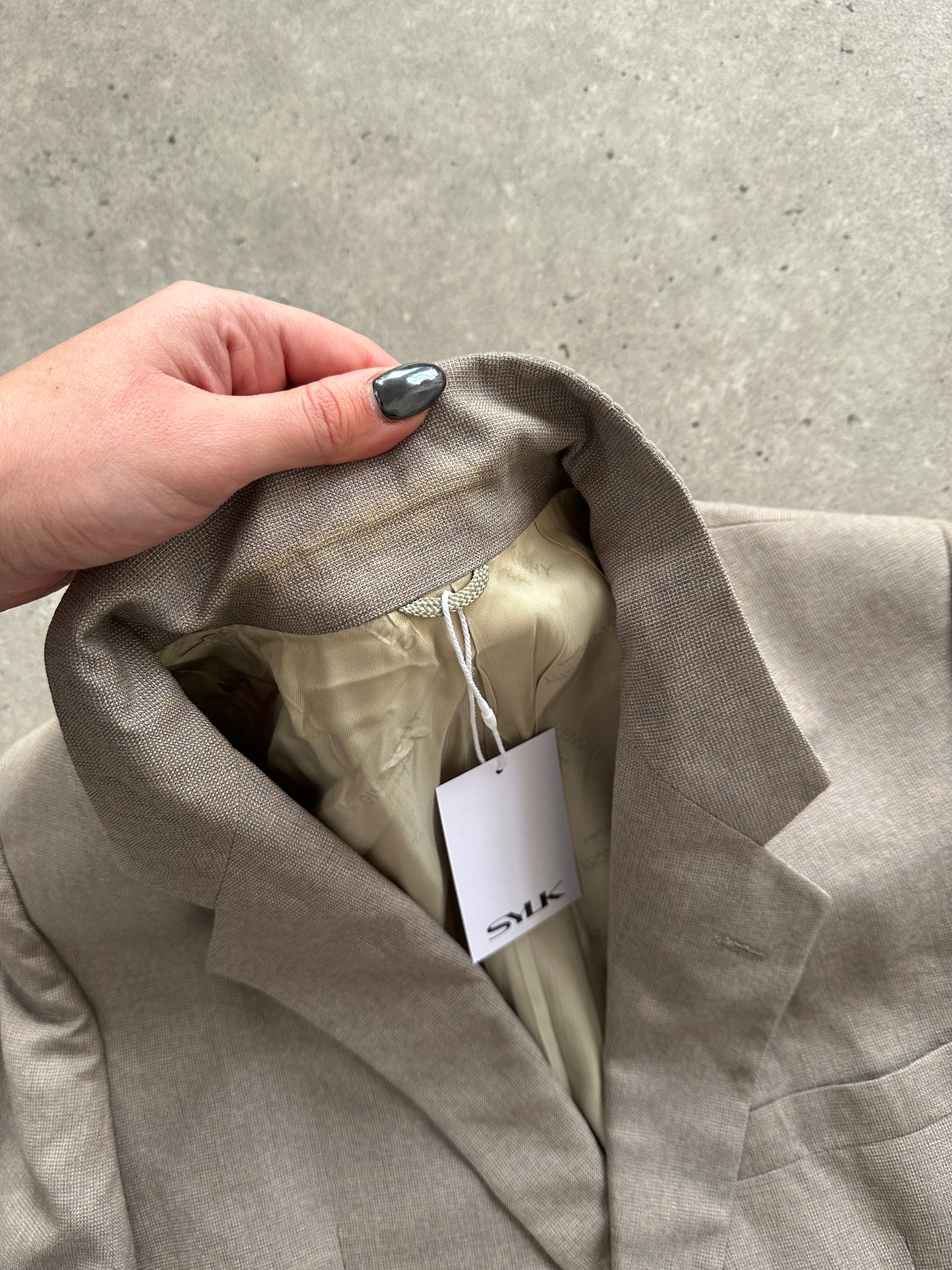 Givenchy wool single-breasted blazer in size M, tailored fit with classic lapels and sleek design, displayed on a neutral background.