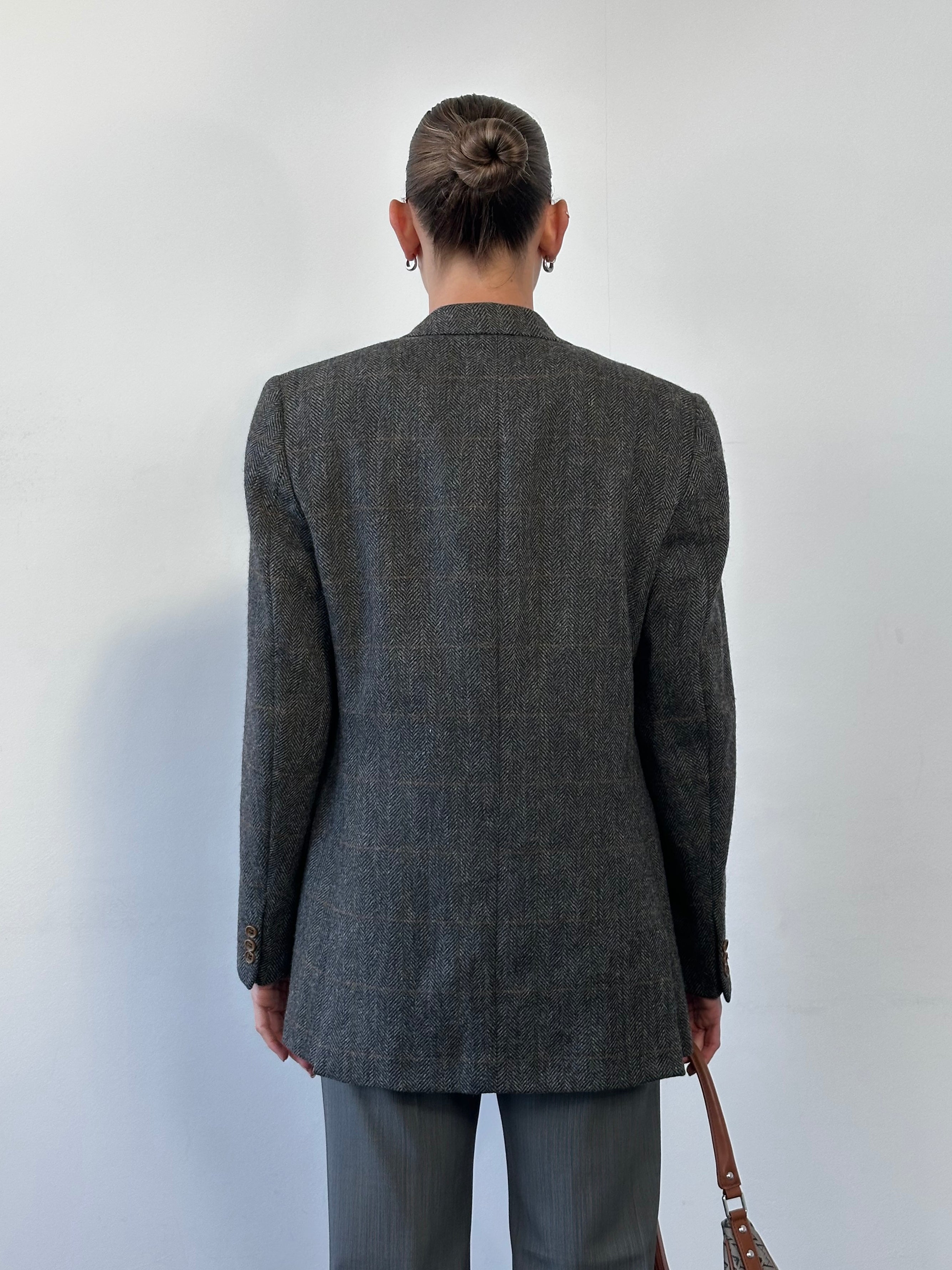 Burberry pure wool tweed blazer in size 40R/L, single-breasted design with classic tailored fit and elegant style.