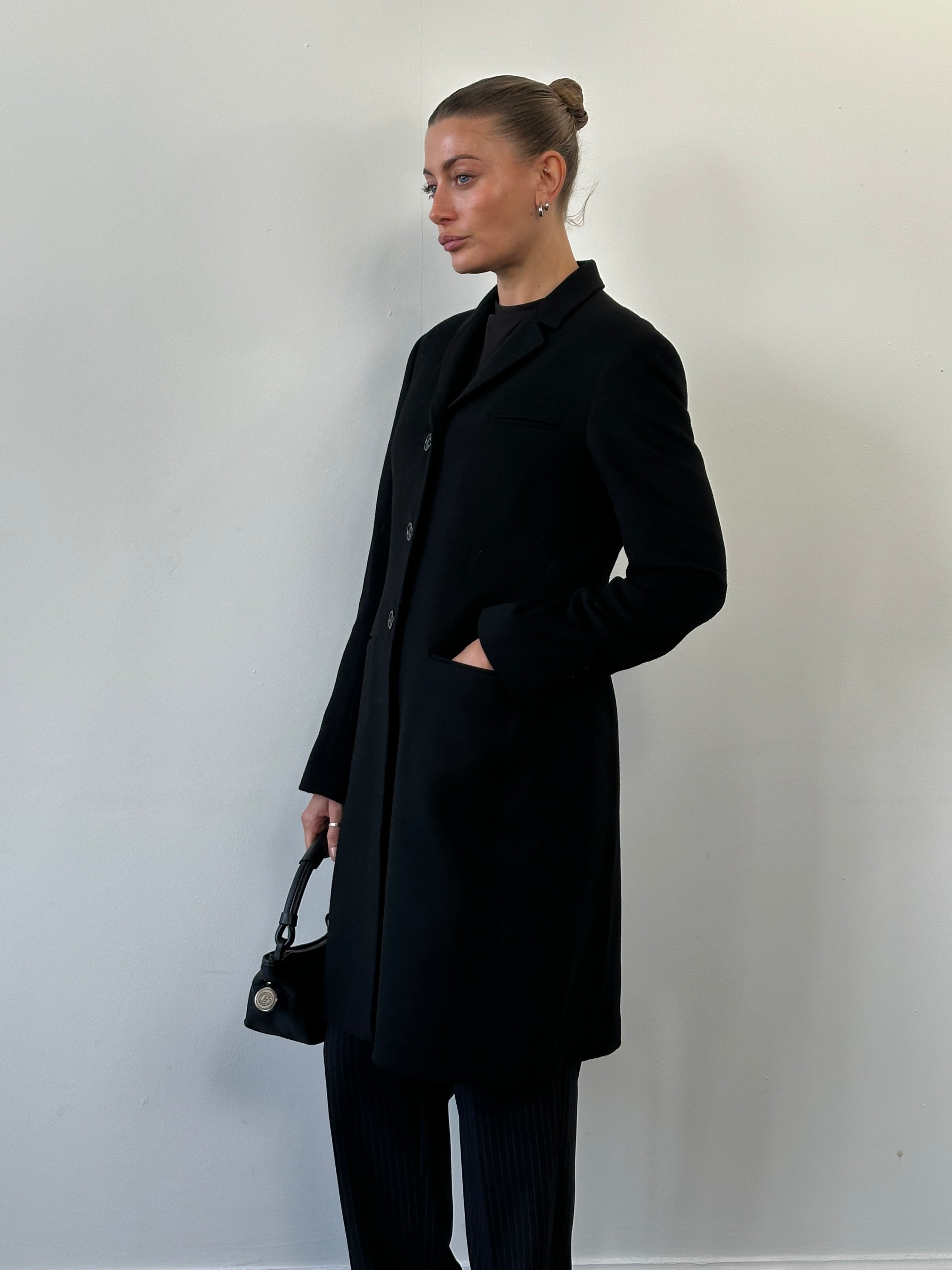 Vintage Italian 1990s wool cashmere single-breasted coat, size M, classic style with tailored lapels and warm fabric.