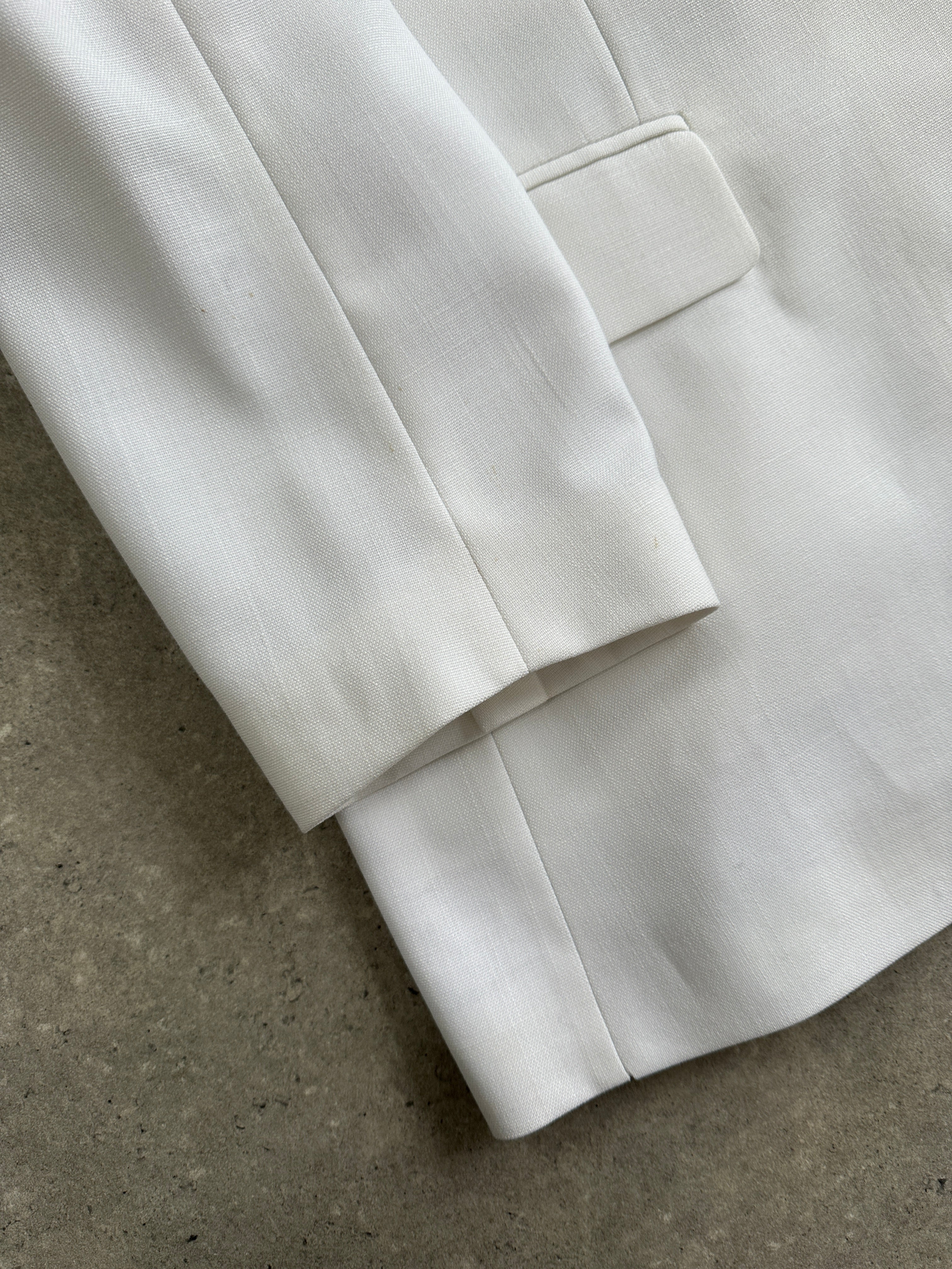 Vintage modal single-breasted blazer in size 46R/XXL, tailored fit with classic lapels and stylish detailing.