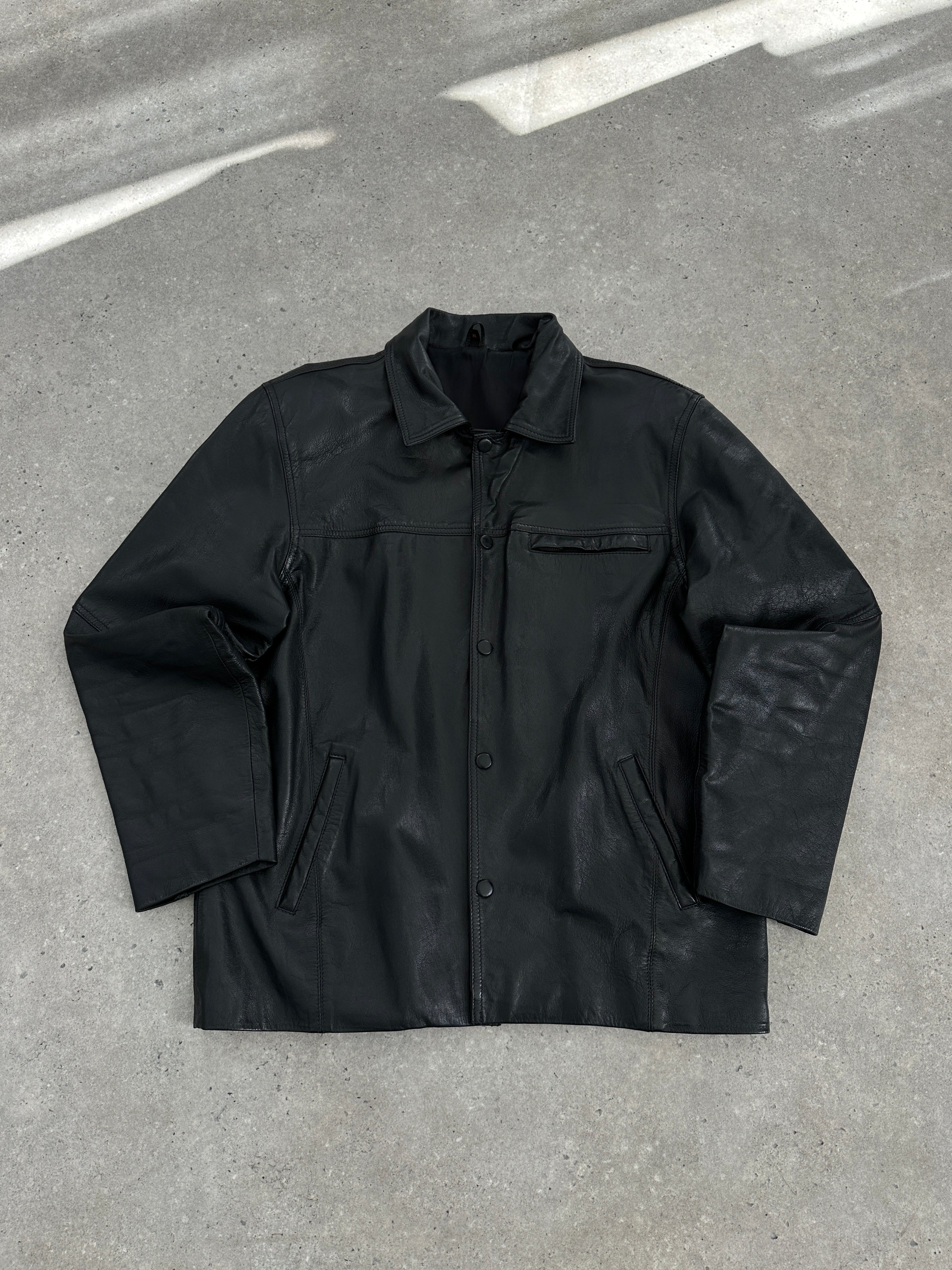 Vintage minimal leather jacket in size M/L, slim-fit design with smooth leather, classic collar, and sleek silhouette.