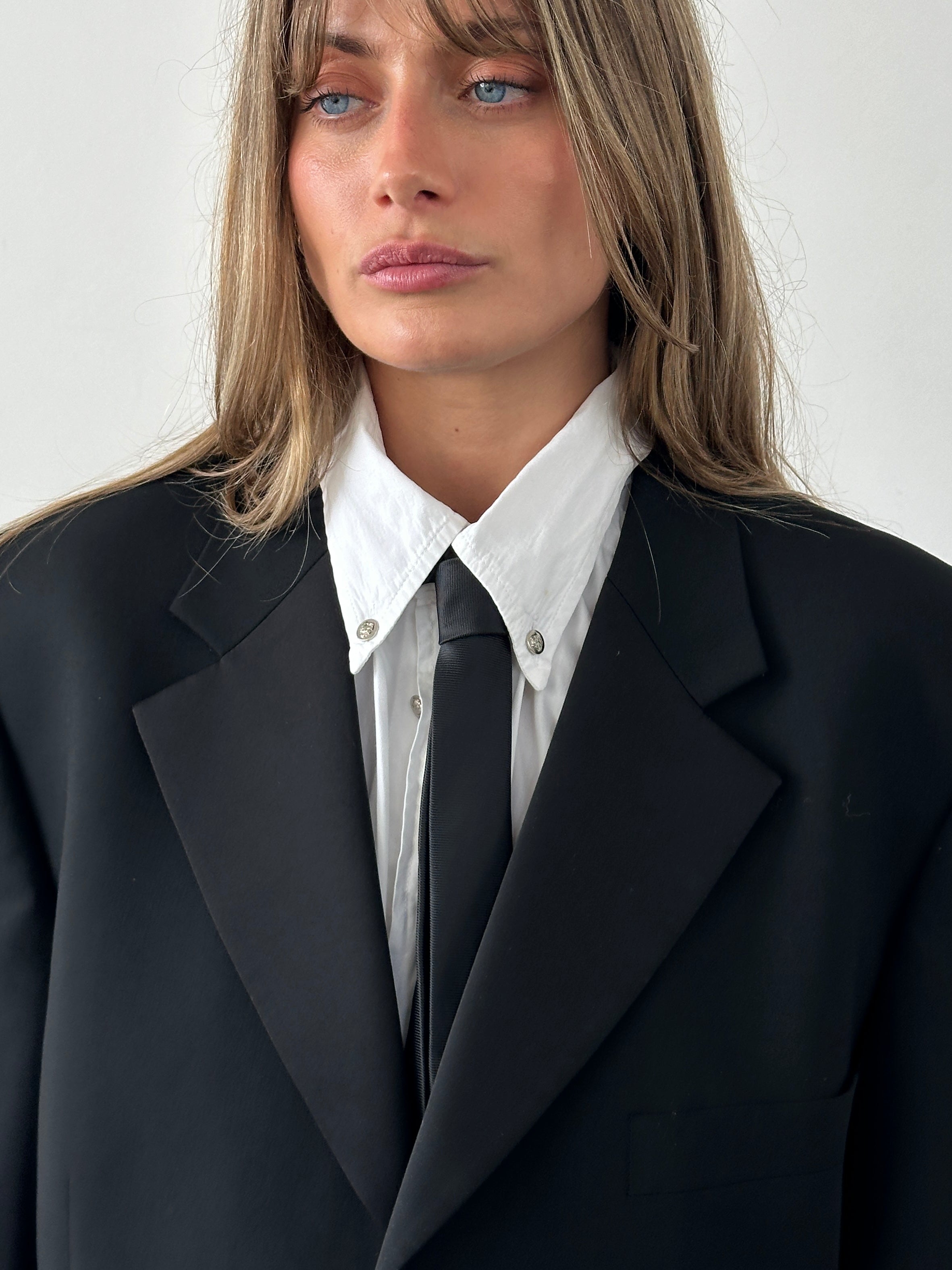 Vintage men's single-breasted tuxedo blazer in pure New Wool, size 44R/XL, featuring classic tailoring and elegant design.