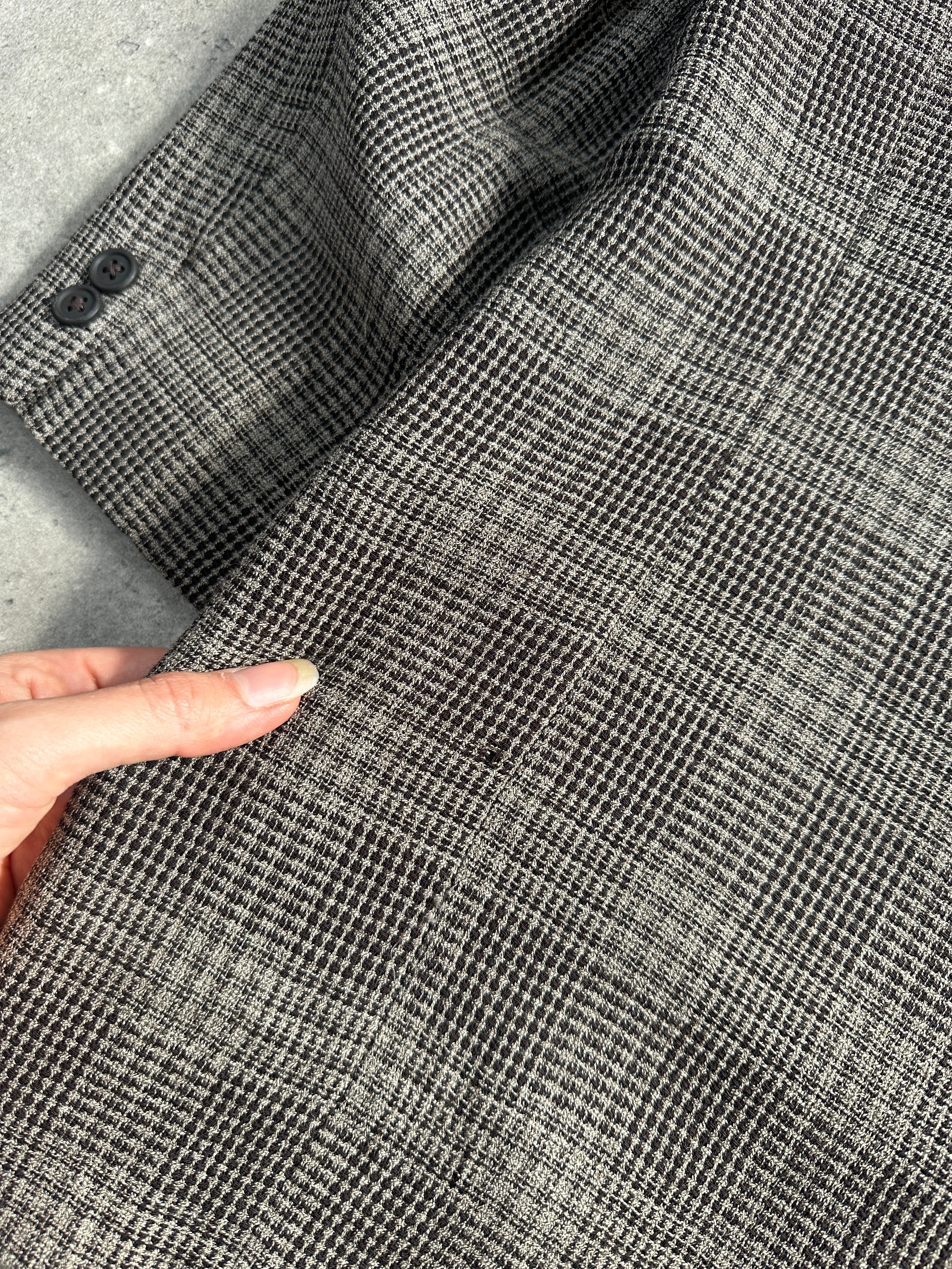 Giorgio Armani Le Collezioni 1980s pure wool check blazer, size 42R/XL, featuring classic tailored fit and vintage plaid pattern.