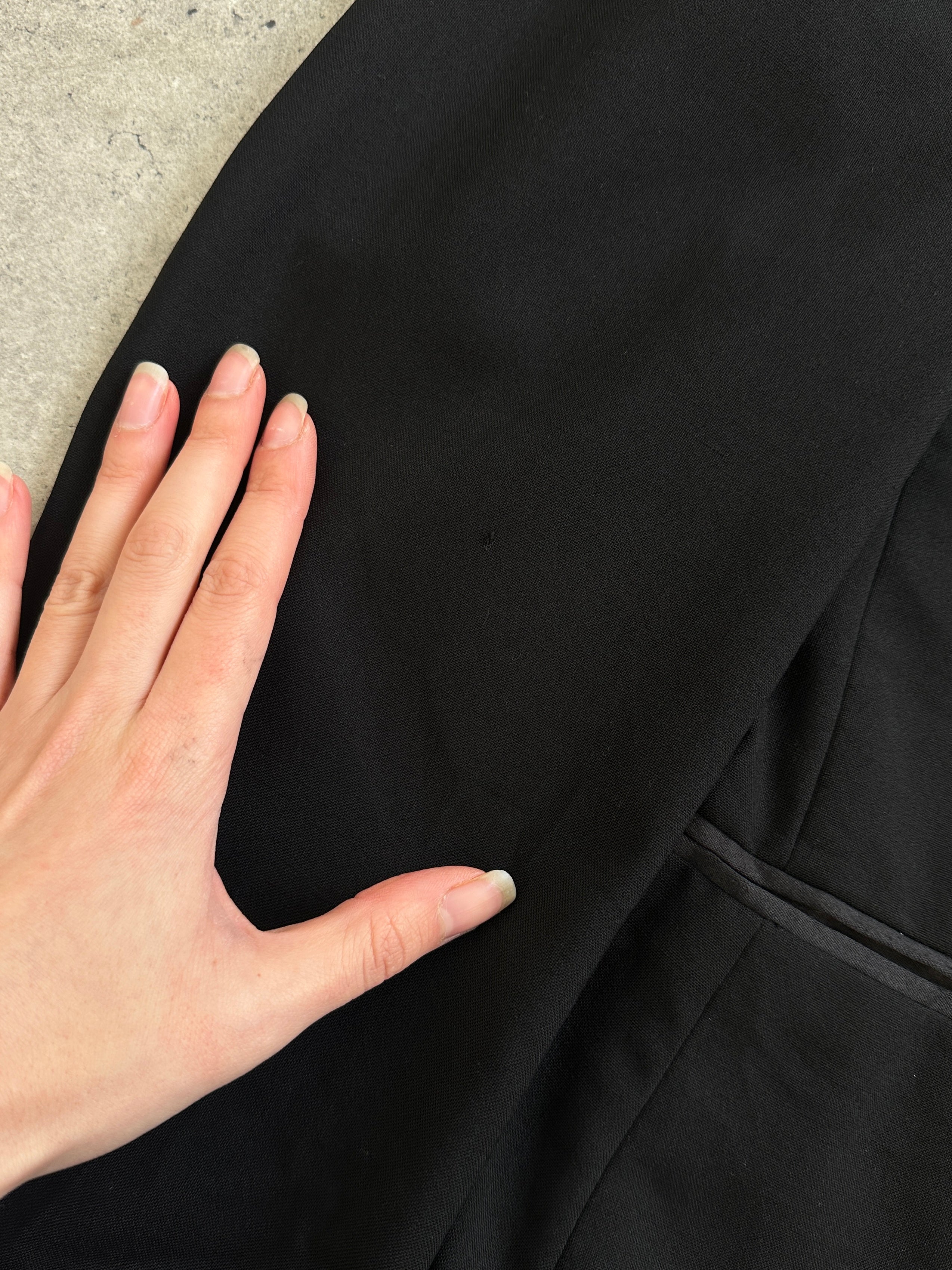 Christian Dior Le Connaisseur 1990s pure wool tuxedo blazer, size 46R/XXL, with classic tailored fit and dark navy color.