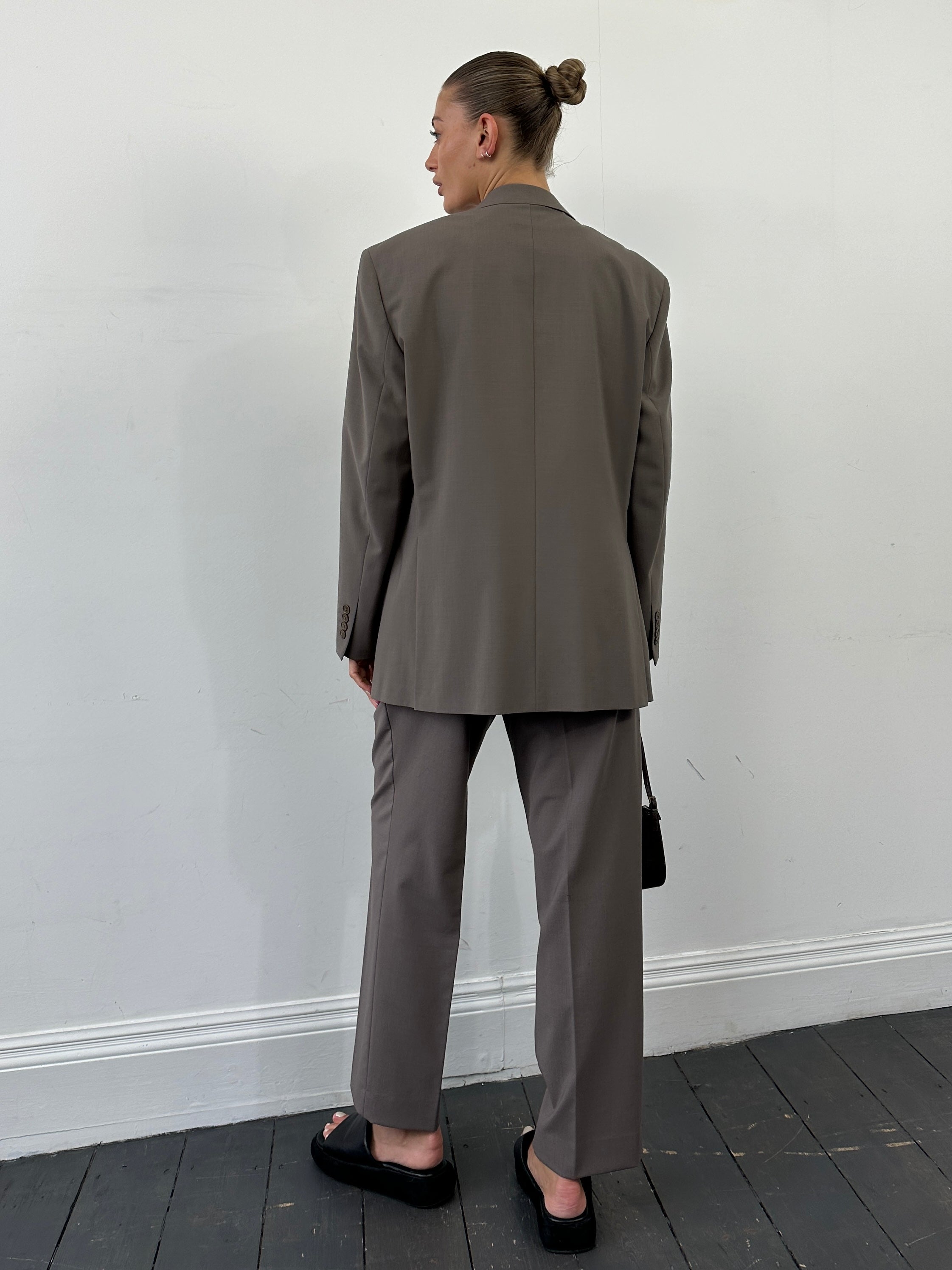 Vintage wool single-breasted jumpsuit in size 42S/W34, featuring classic tailoring and a vintage-inspired design.