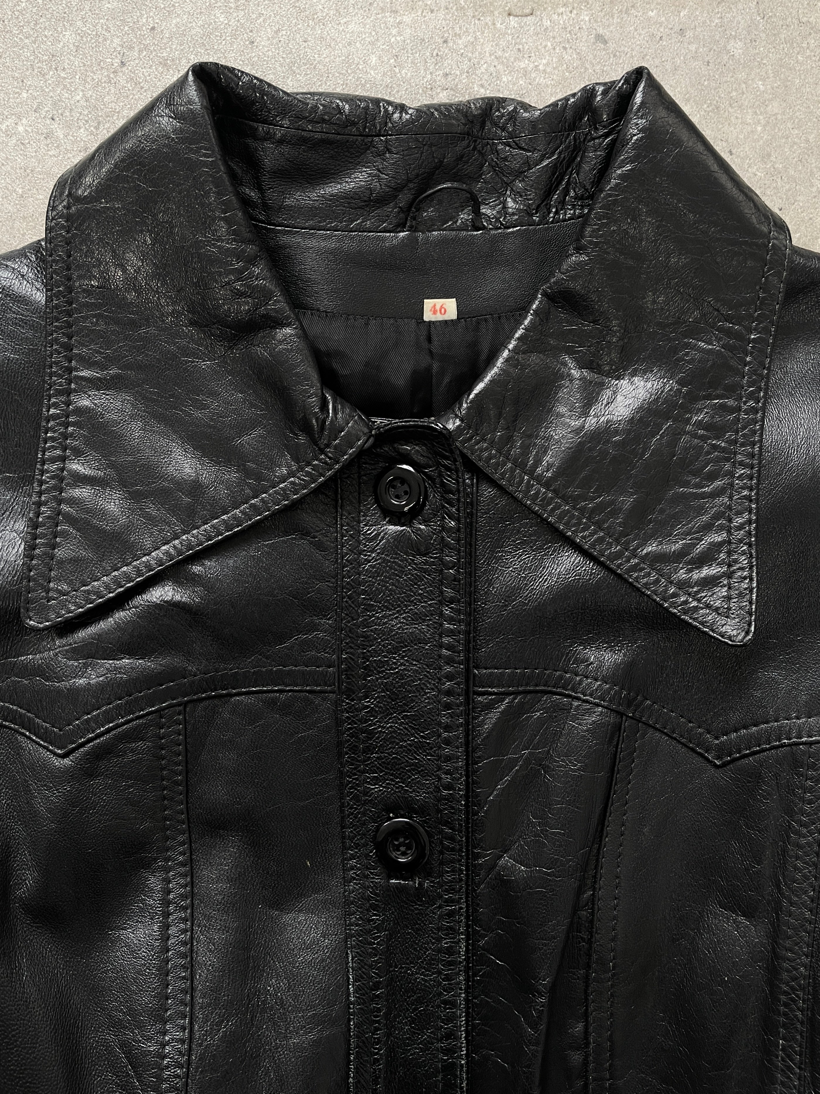 Vintage 1990s Dagger Collar leather jacket with belt in size M, showcasing classic leather texture and retro design.