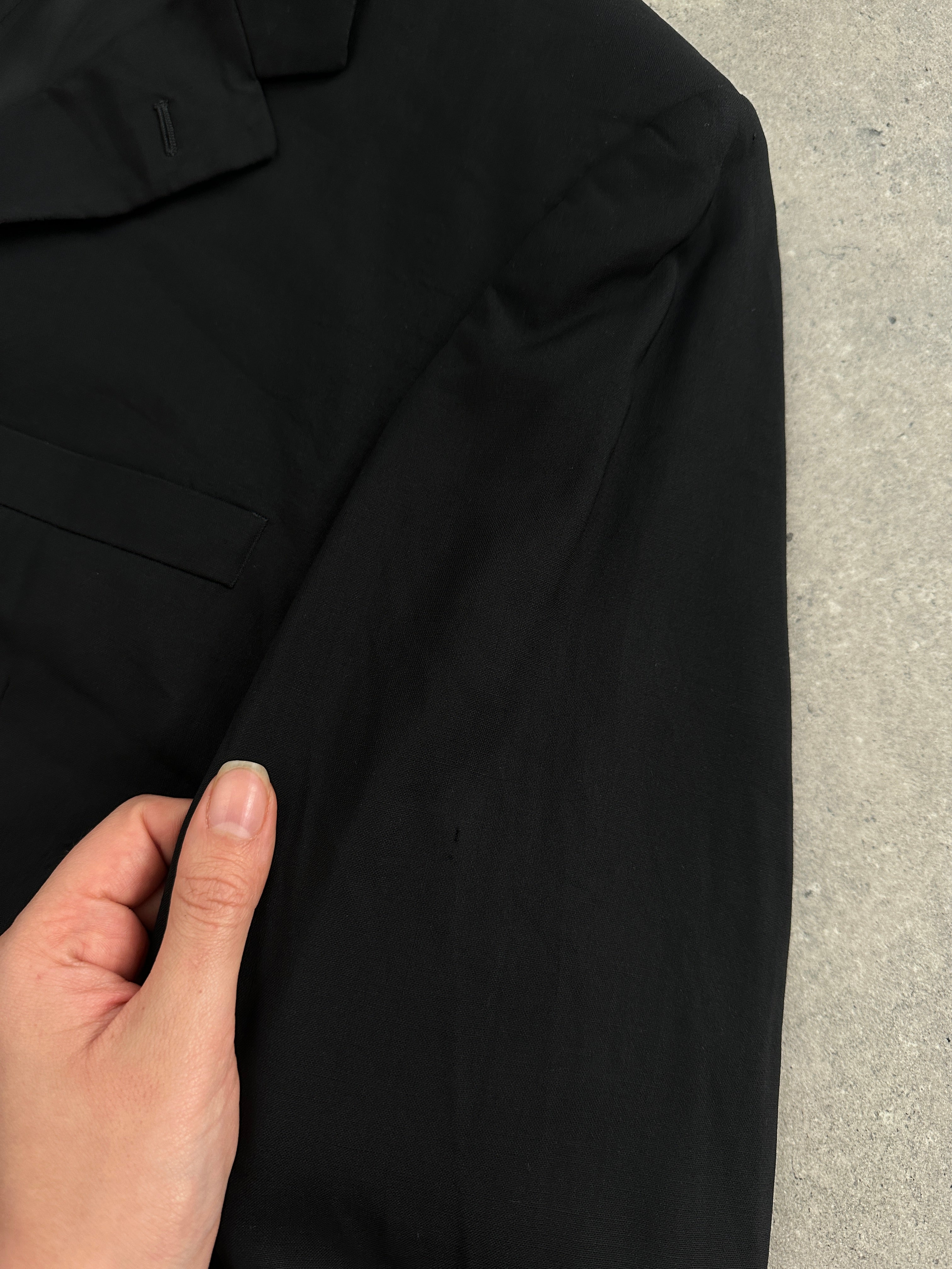 Versace classic bespoke pure wool blazer, single-breasted design in size 46R/XL, shown in dark blue with notch lapels.