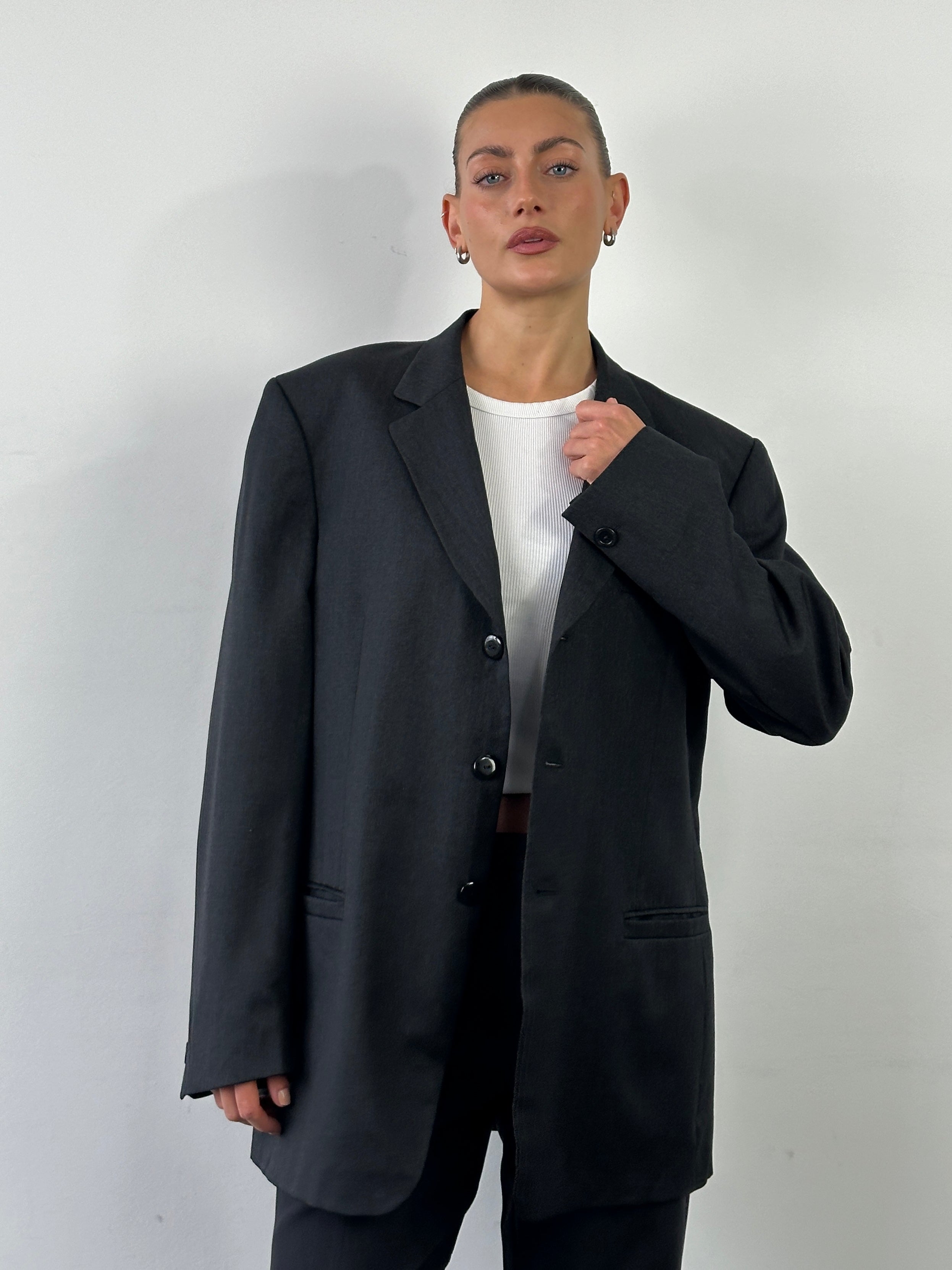 Versace Classic V2 90s pure wool single-breasted blazer in size 44R/XL, shown in a tailored fit with a notched lapel and button closure.