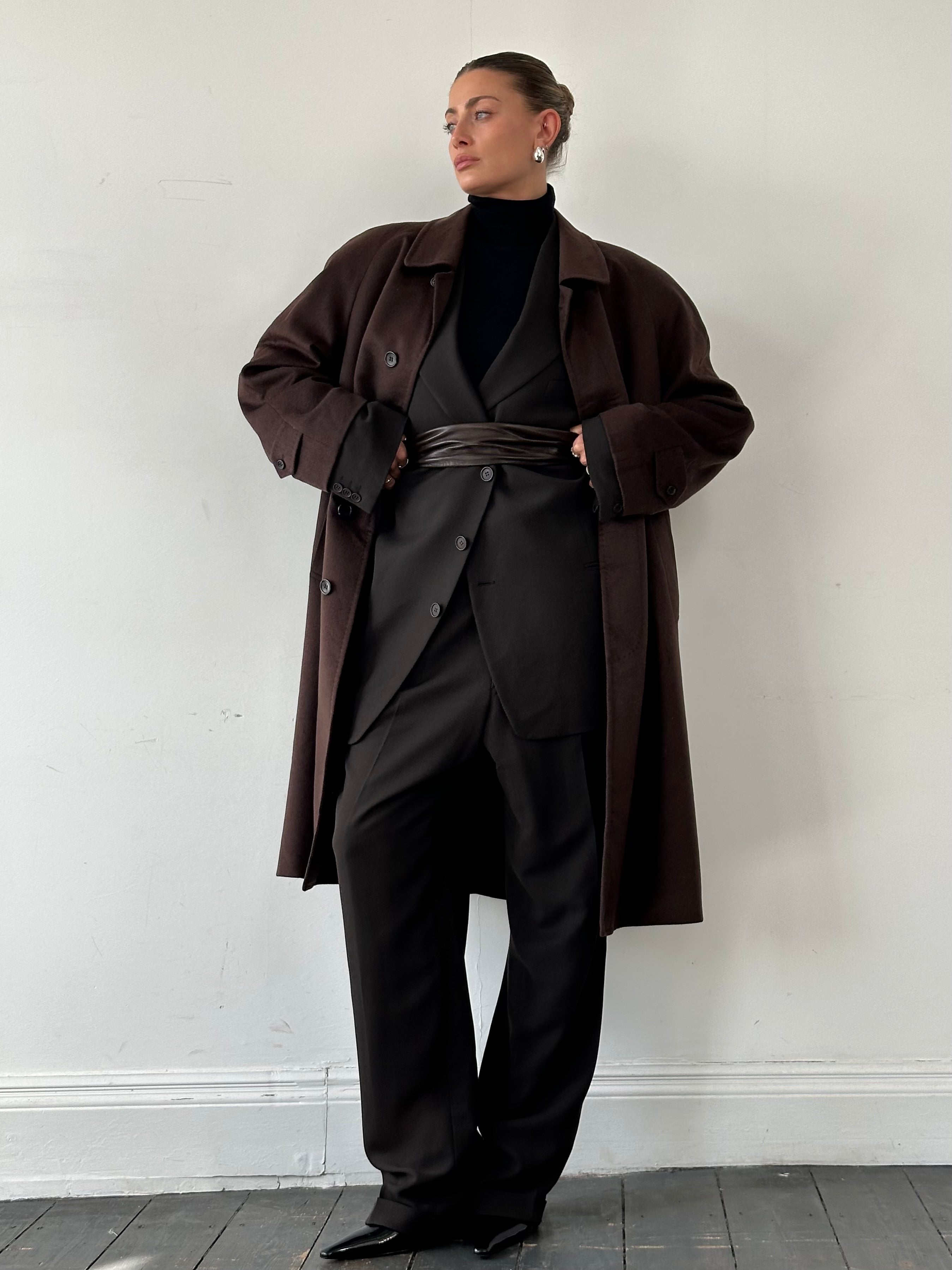 Pierre Balmain 80s pure cashmere coat in XL, elegant black coat with classic tailored design and luxurious fabric.