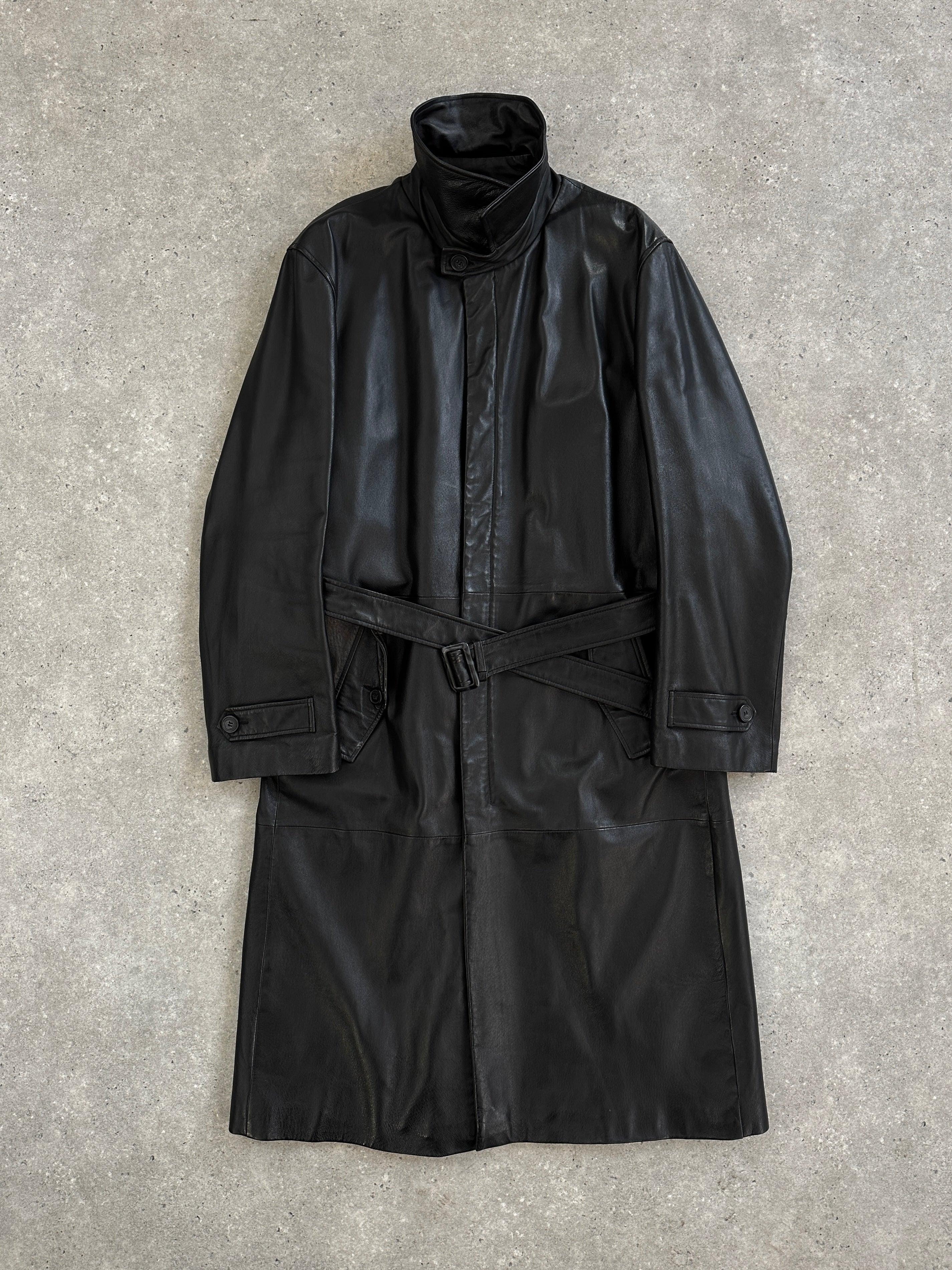 Conbipel 1990s leather belted trench coat in XL, stylish vintage leather jacket with a classic design and belt detail.