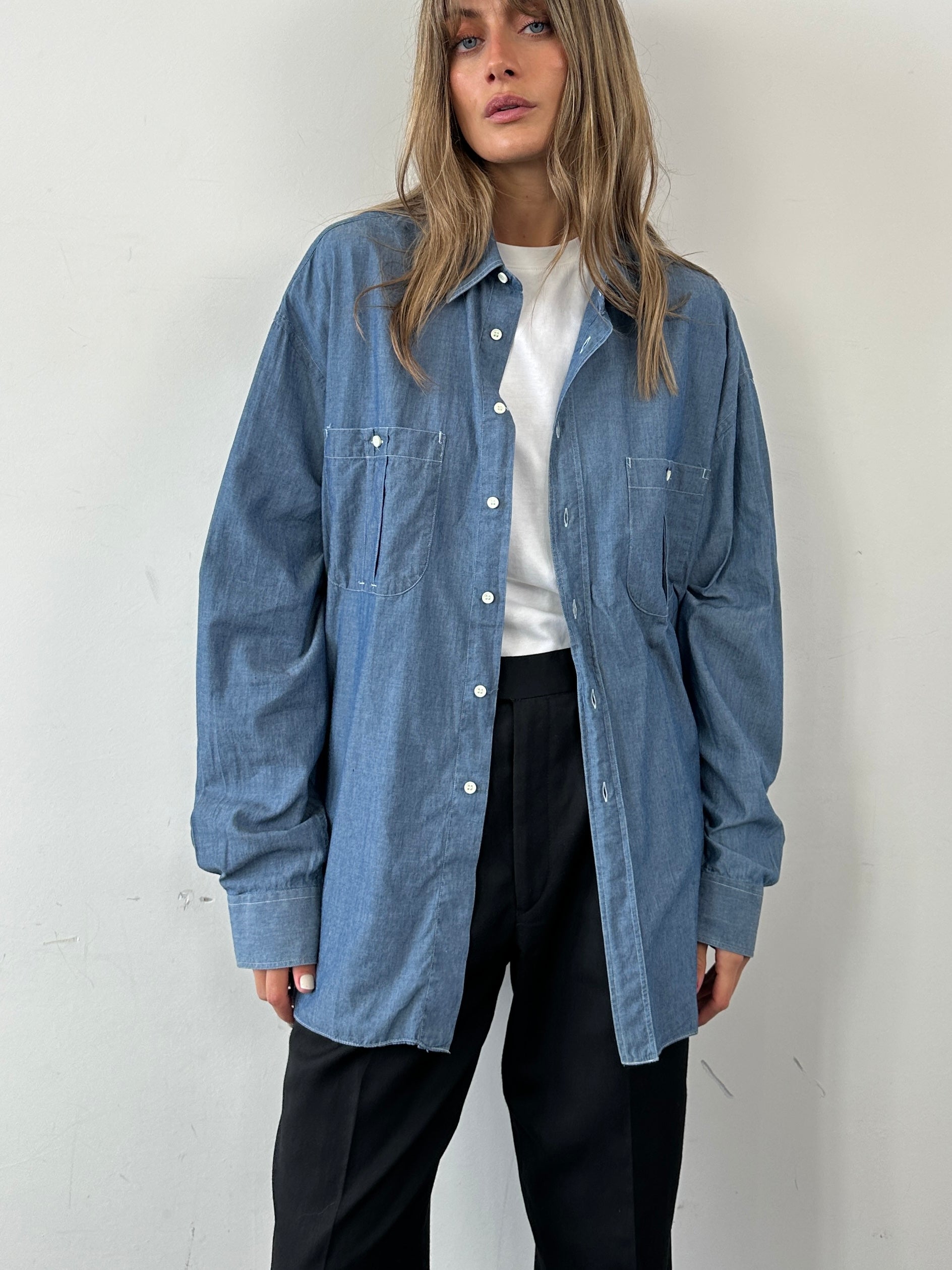 Italian Vintage pure cotton shirt in XL size, featuring classic design and soft fabric, displayed on a neutral background.