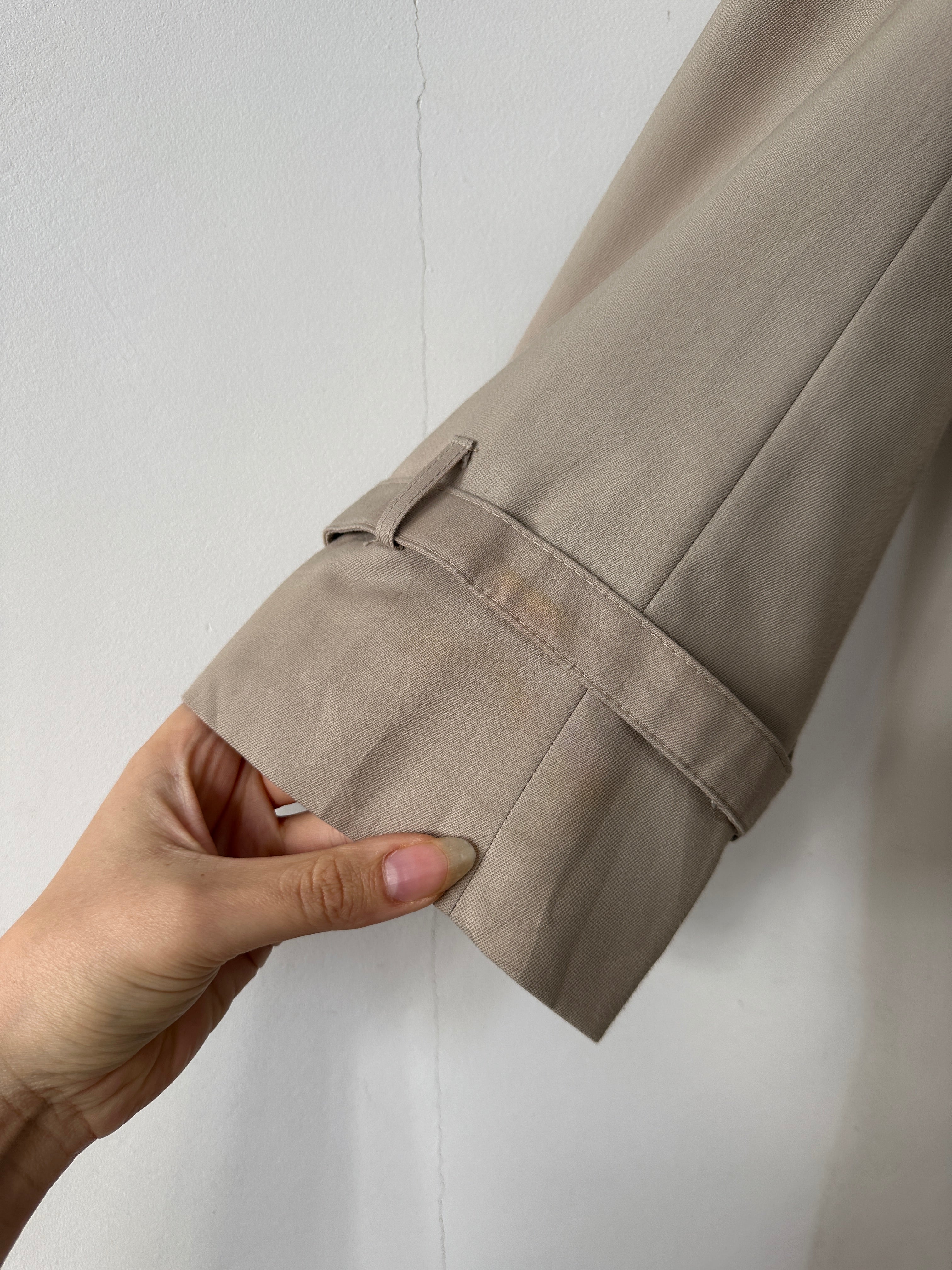 Christian Dior double-breasted trench coat in XL/XXL, beige fabric with classic lapels and belt, stylish and elegant outerwear.