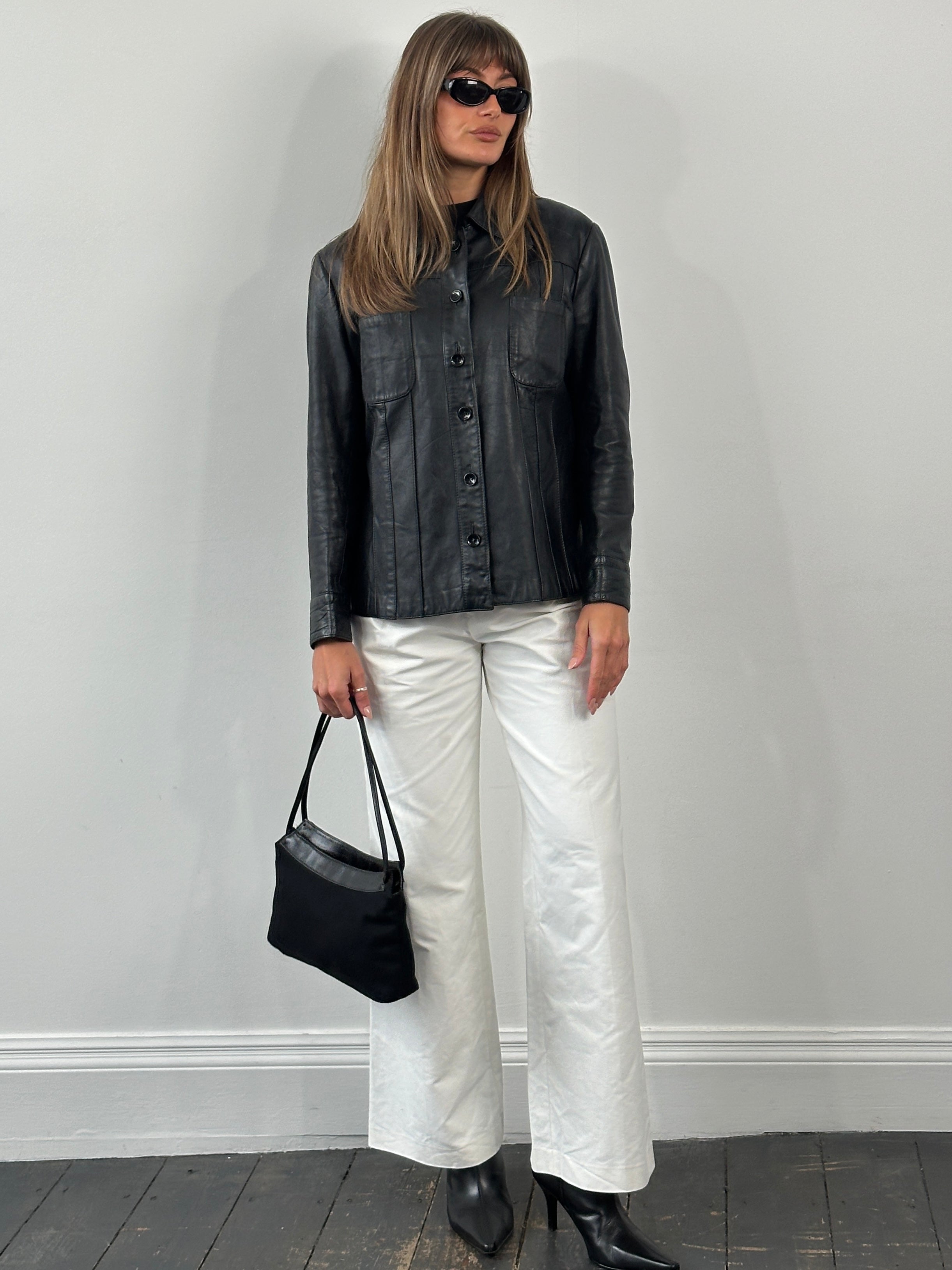 Vintage 1990s Dagger Collar leather jacket in size M, featuring classic black leather and stylish details.