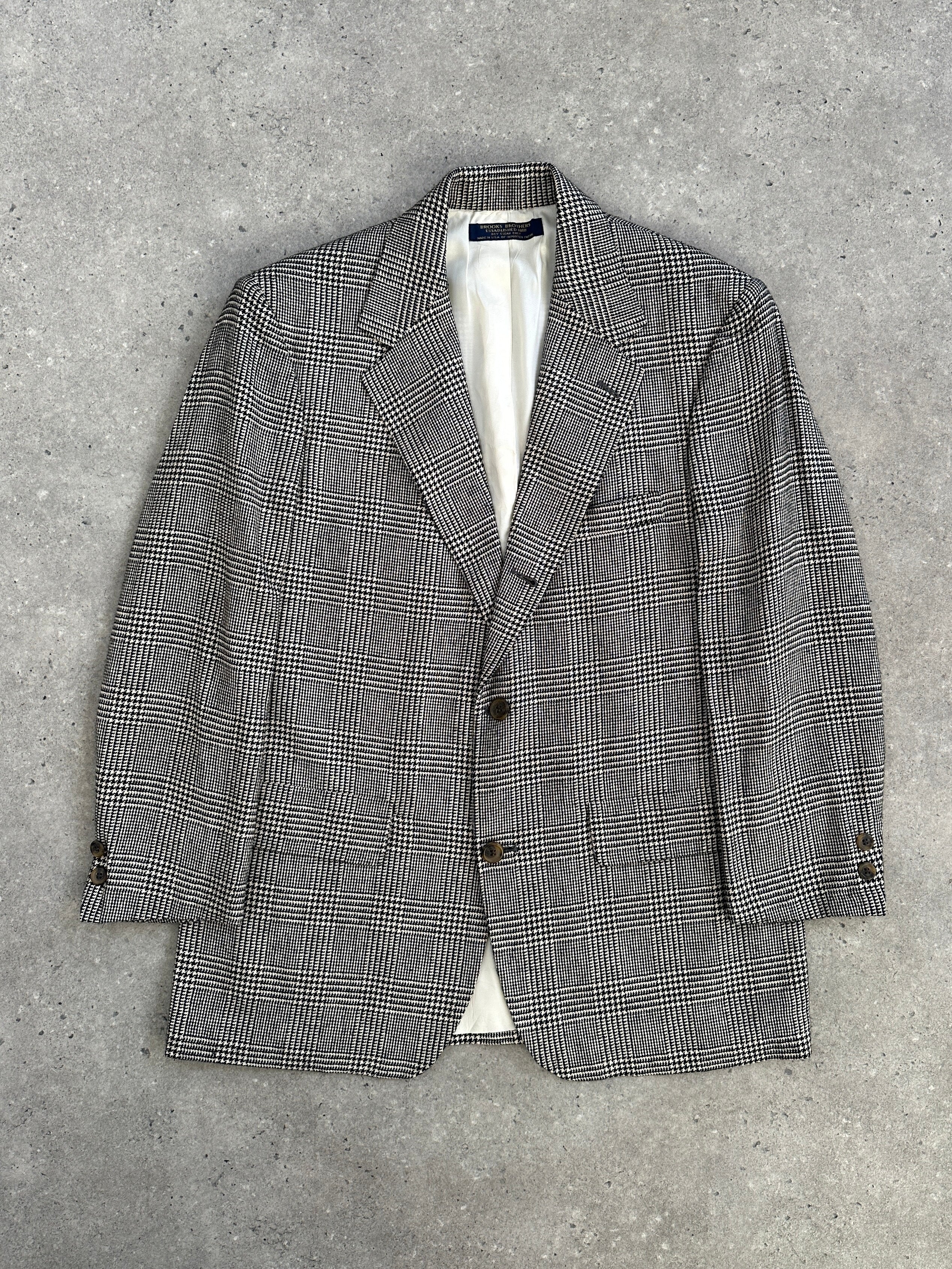 Brooks Brothers 1990s check wool single-breasted blazer in size 38S/M, tailored fit with classic check pattern and structured lapels.
