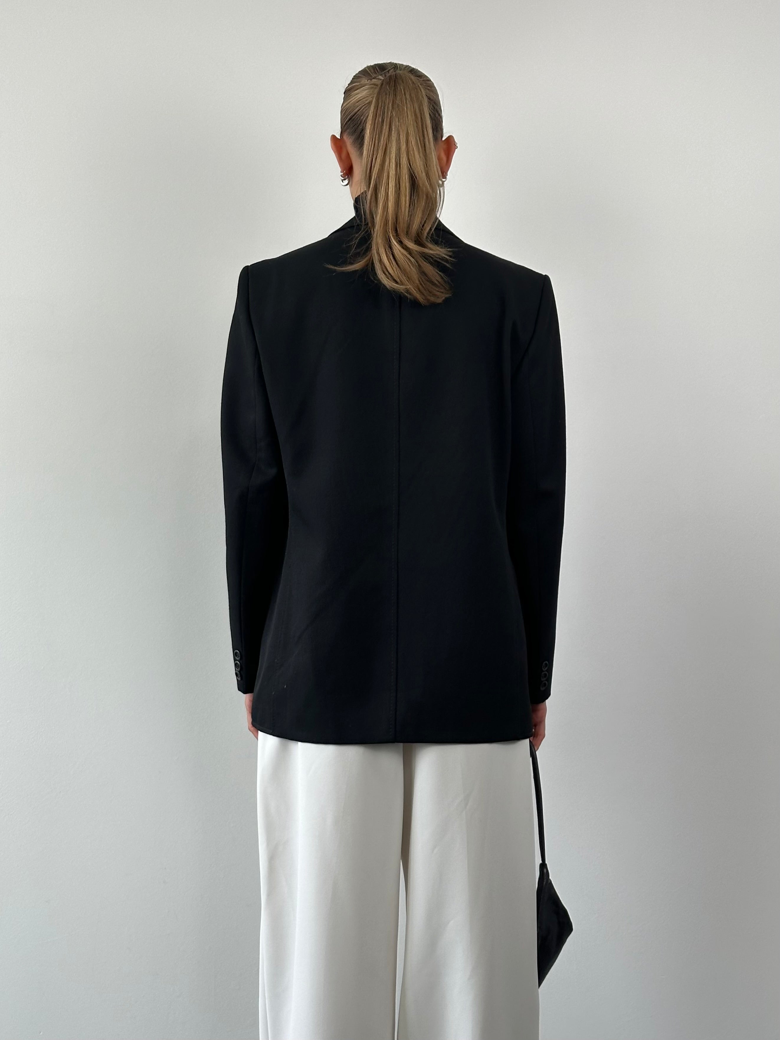Vintage wool single-breasted blazer in size L, featuring classic design and tailored fit, displayed on a hanger.