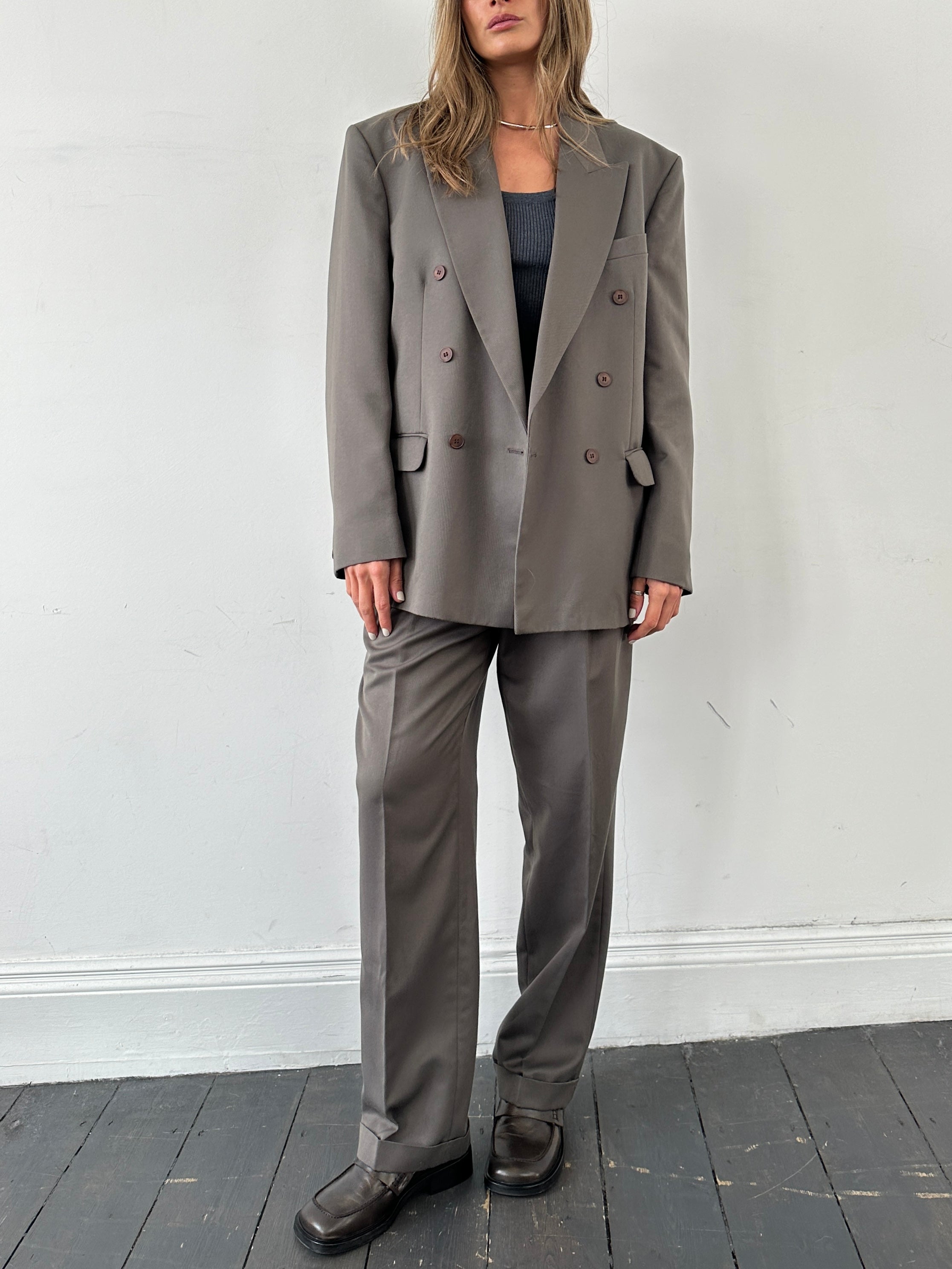 Vintage British double-breasted jumpsuit in size 40R/W32, featuring classic tailoring and vintage fabric details.