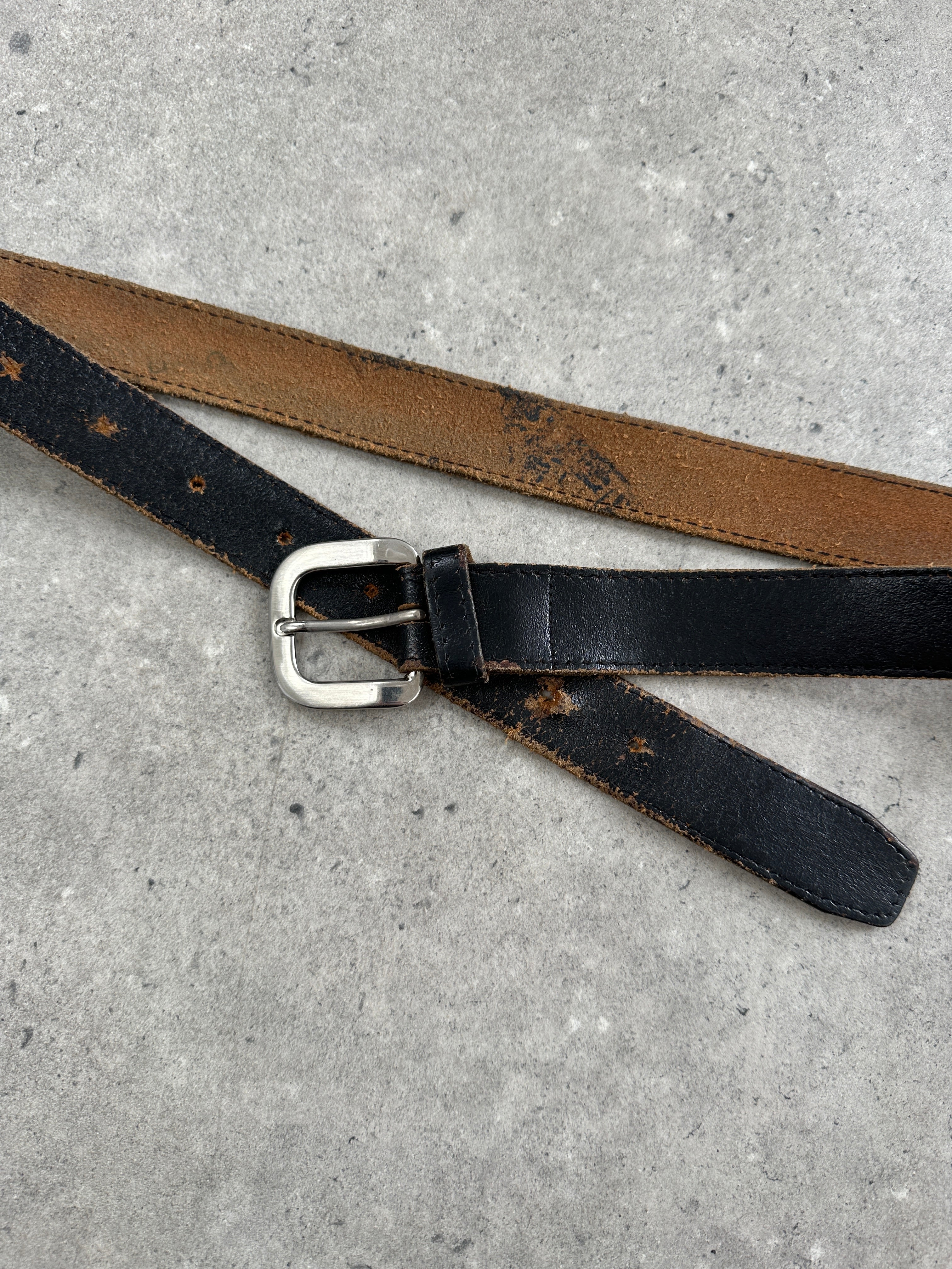 Vintage 1980s chrome distressed leather belt with metal buckle, size W30-38, featuring a retro, worn-in style.