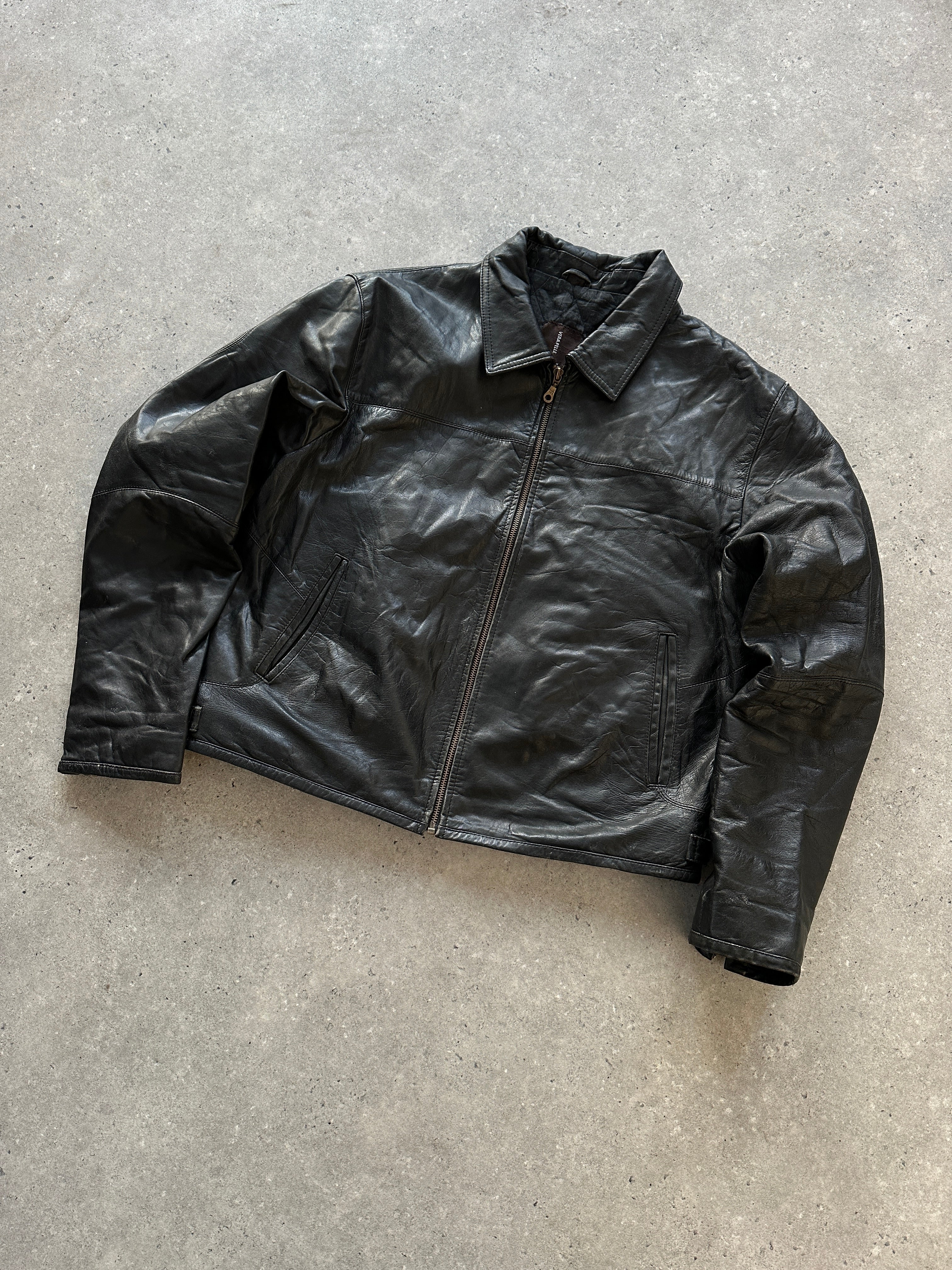 Conbipel leather jacket in size M/L, featuring a classic black design with sleek, smooth leather and stylish collar details.