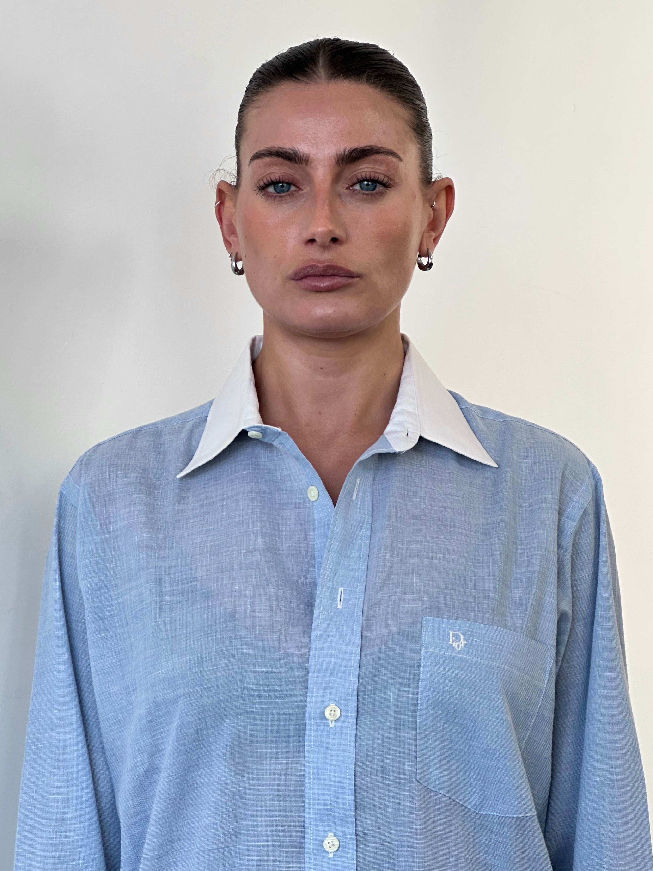 Christian Dior contrast collar logo shirt in size M/L, featuring a stylish collar and elegant design.