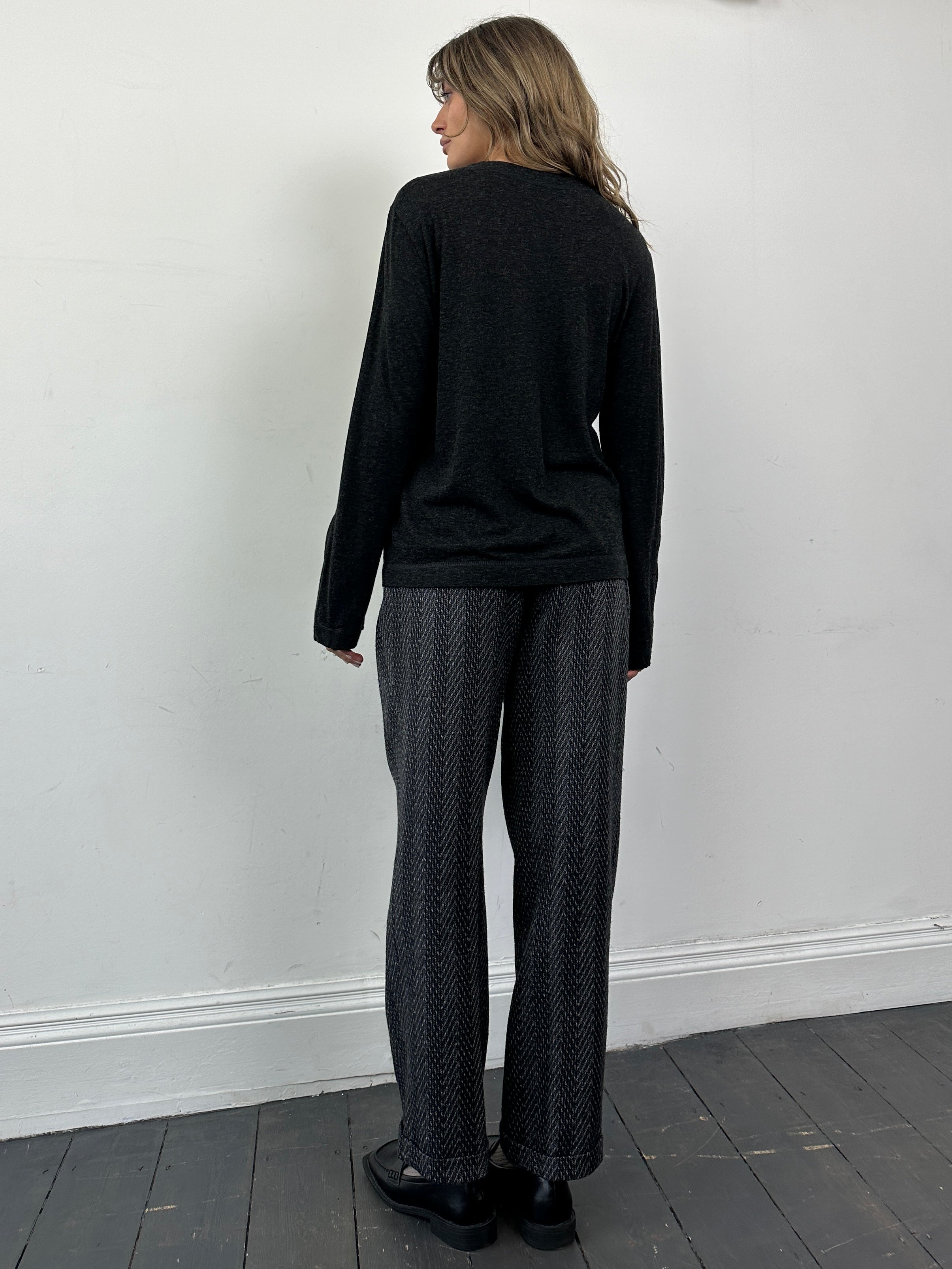 Vintage Italian wool tailored tapered leg trousers with pleats, size W28, featuring a classic vintage design and refined fit.