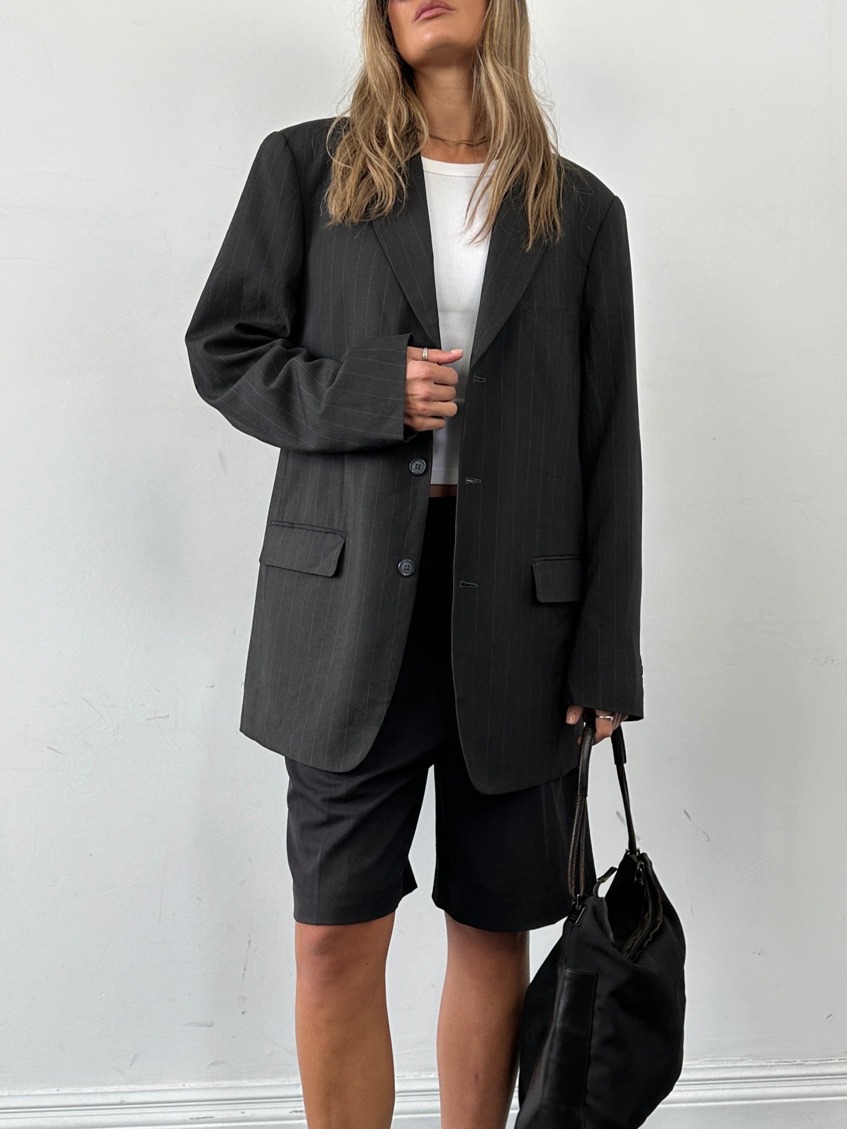 Vintage pinstripe wool blazer in size 44R/XXL, single-breasted design with classic tailored fit and vintage style.