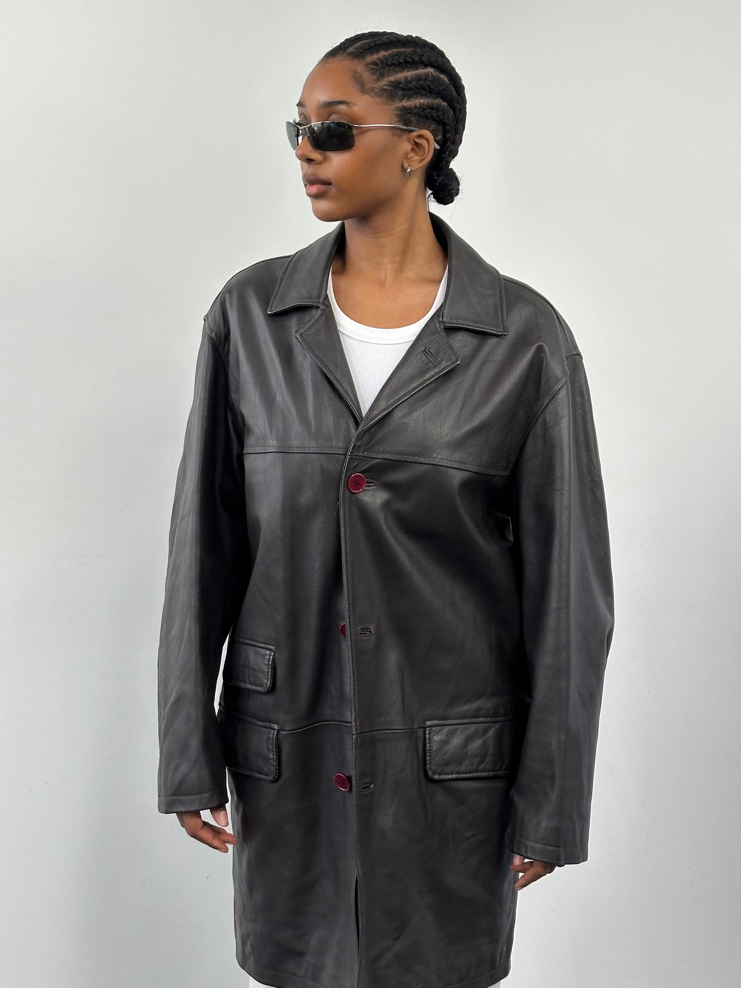 Conbipel 1990s leather trench coat in XL, stylish vintage leather jacket with classic design and button details.