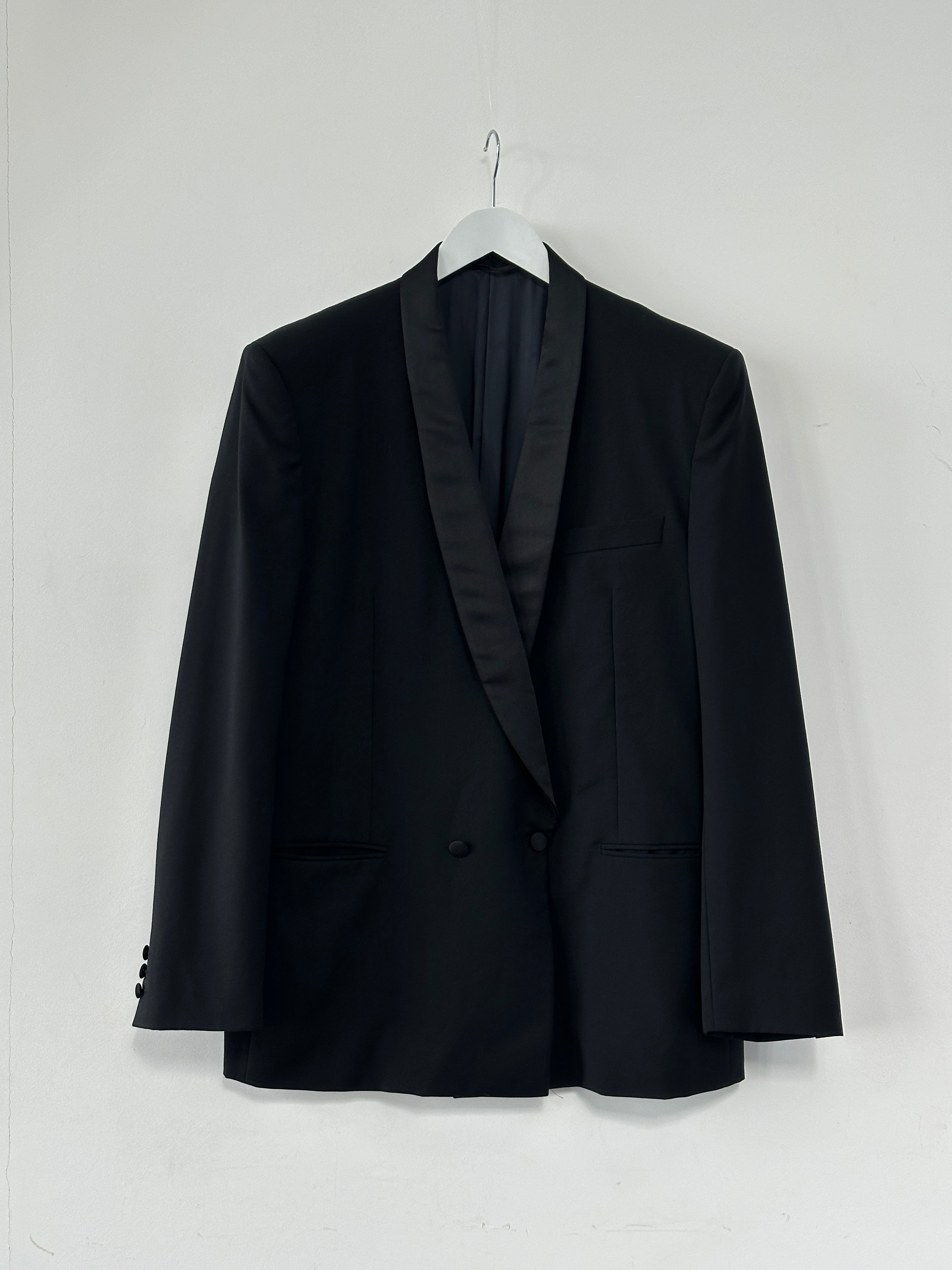 Vintage Italian vintage pure wool tuxedo blazer in XL/XXL, stylish blazer with classic design and elegant detailing.